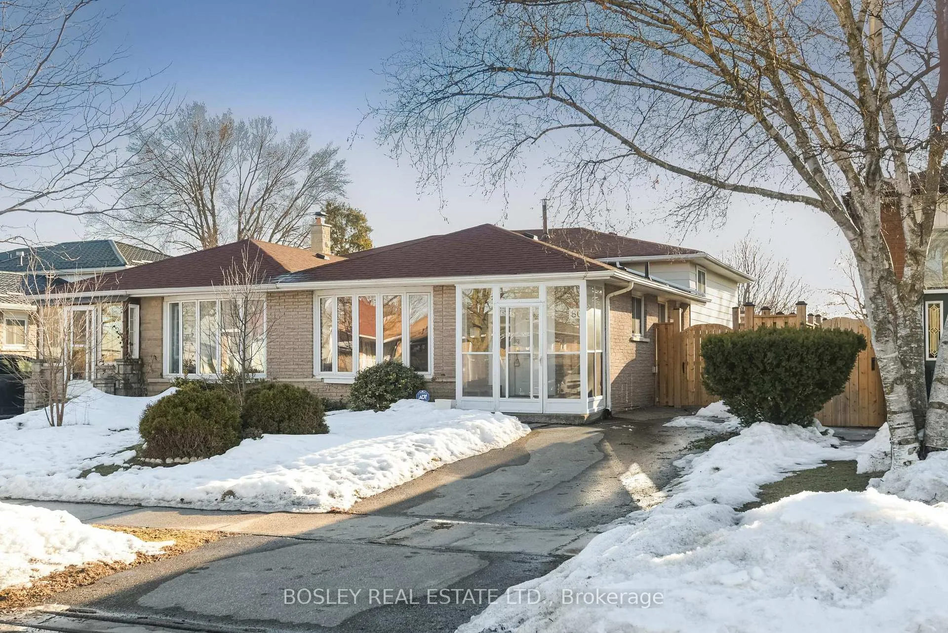 Photo 2 of 801 Eaglemount Crescent, Mississauga, Erindale — HOMEH