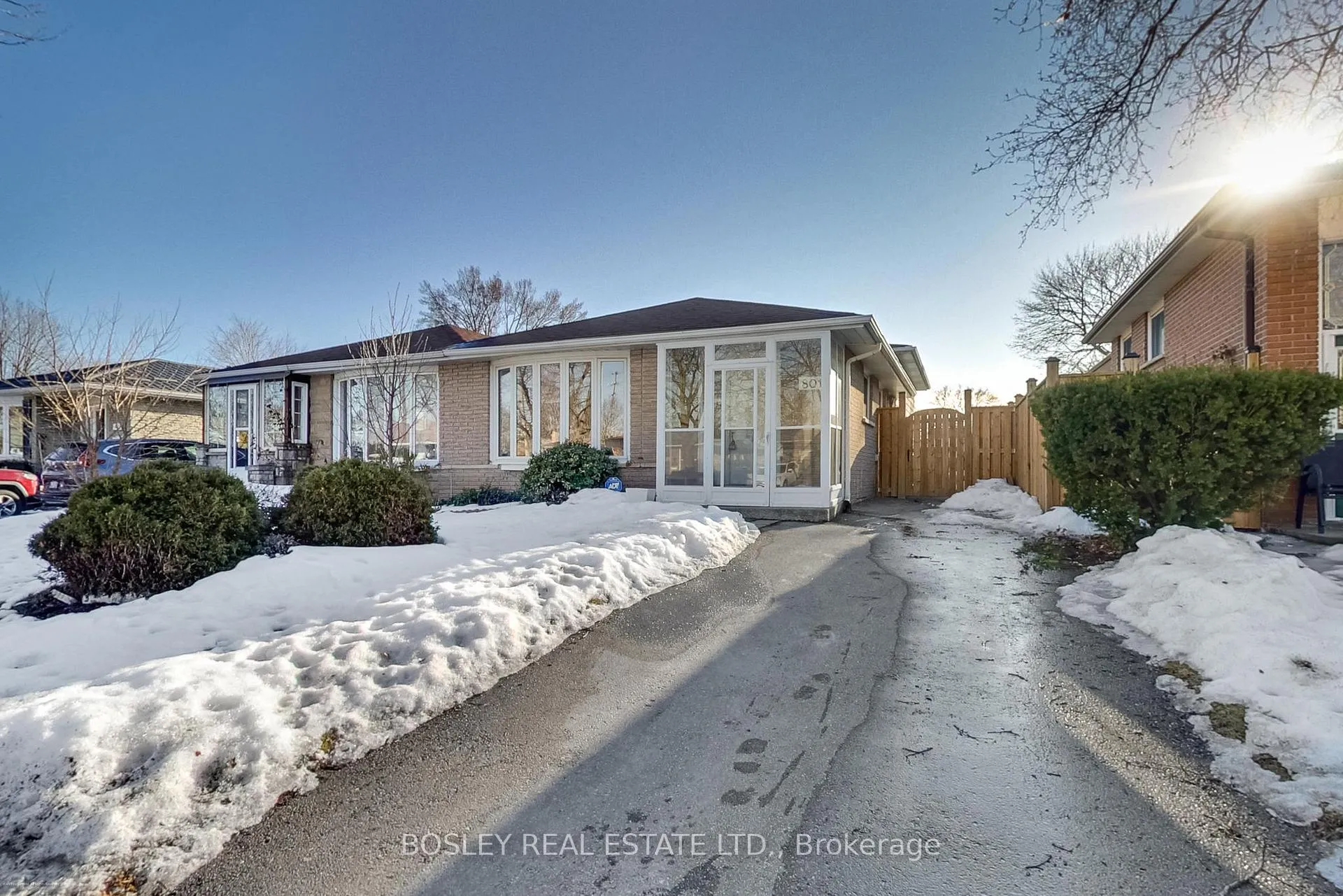 Photo 3 of 801 Eaglemount Crescent, Mississauga, Erindale — HOMEH