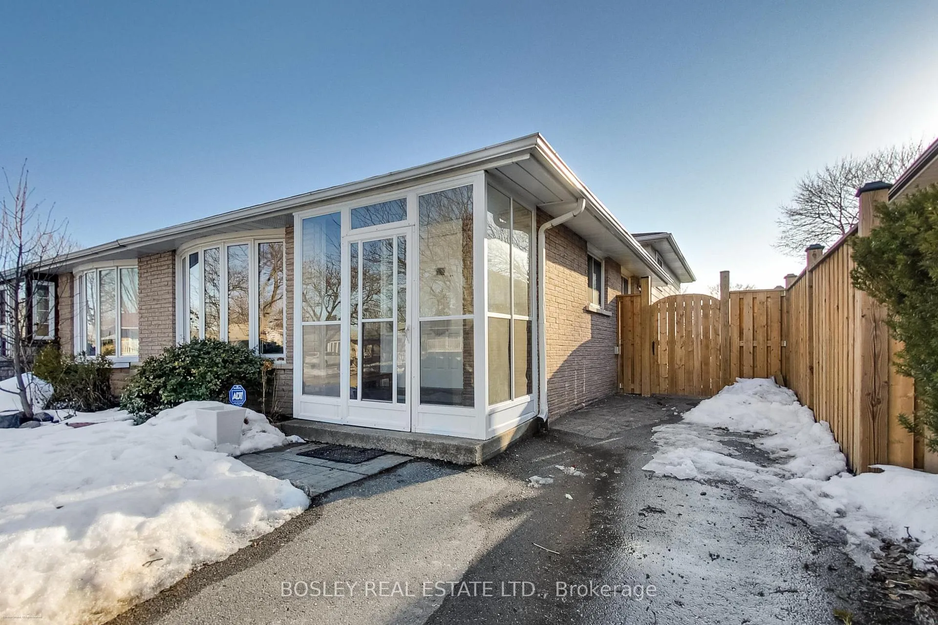 Photo 4 of 801 Eaglemount Crescent, Mississauga, Erindale — HOMEH