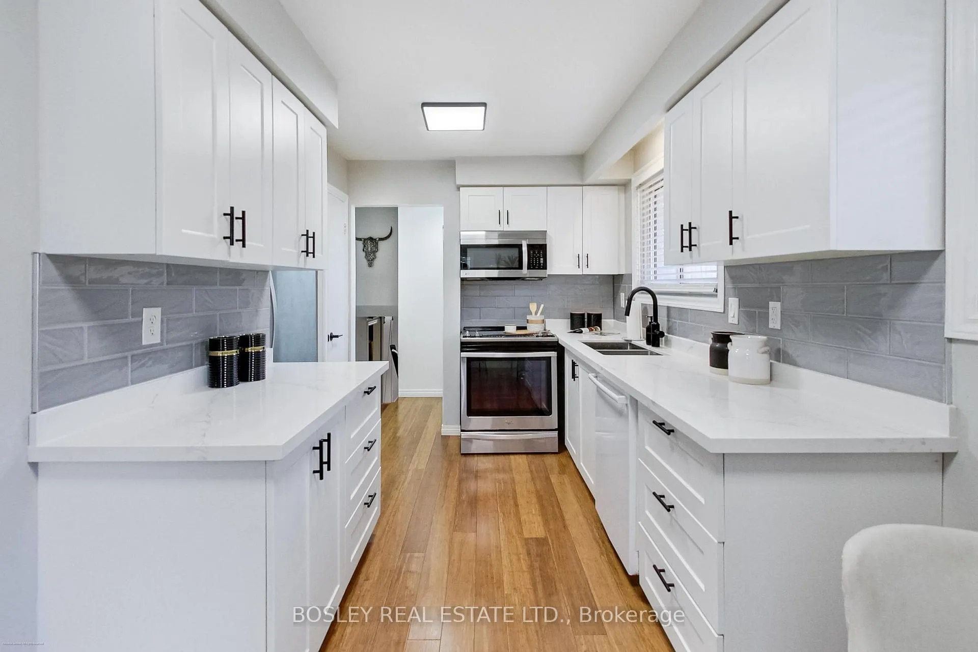 Photo 7 of 801 Eaglemount Crescent, Mississauga, Erindale — HOMEH