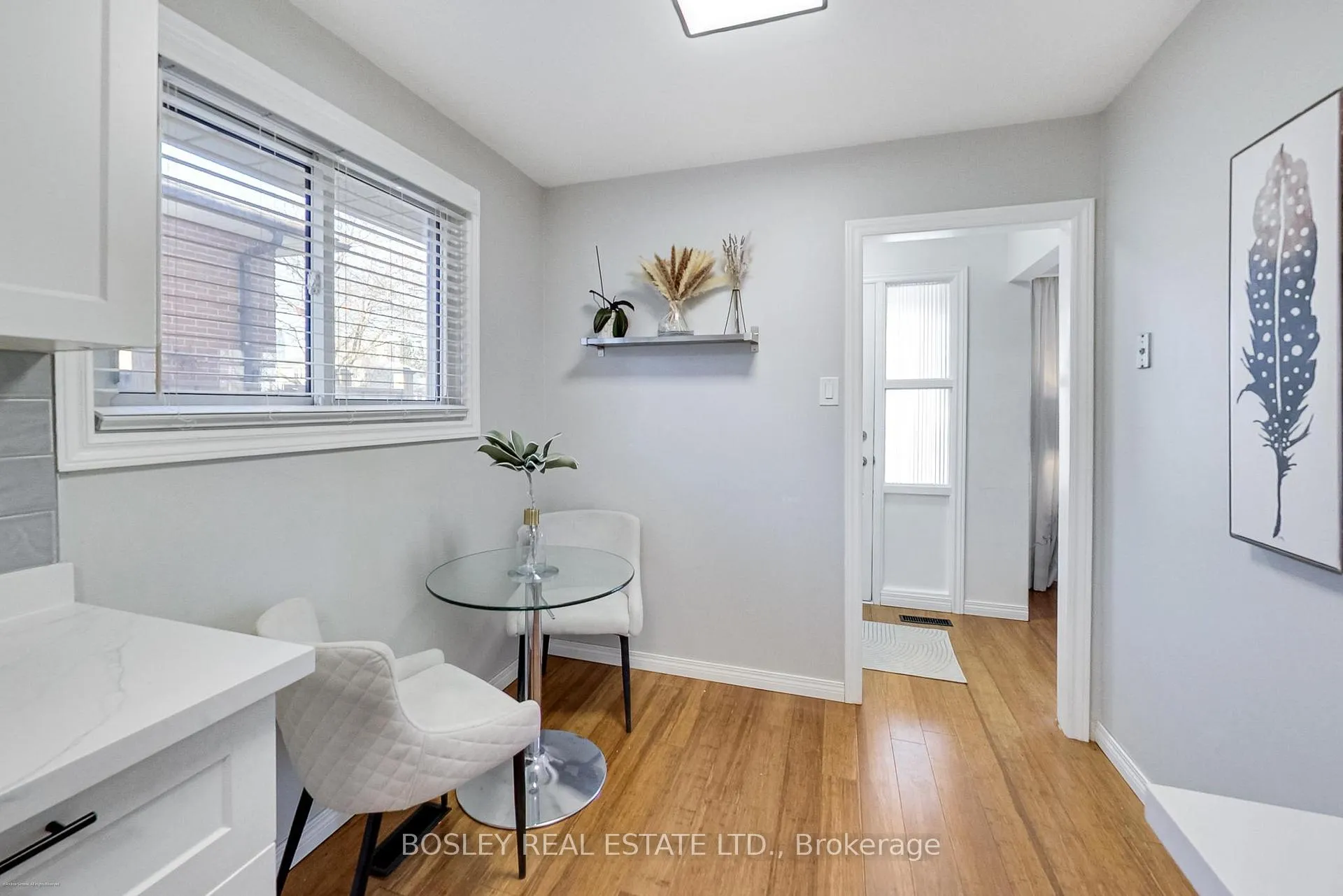 Photo 8 of 801 Eaglemount Crescent, Mississauga, Erindale — HOMEH