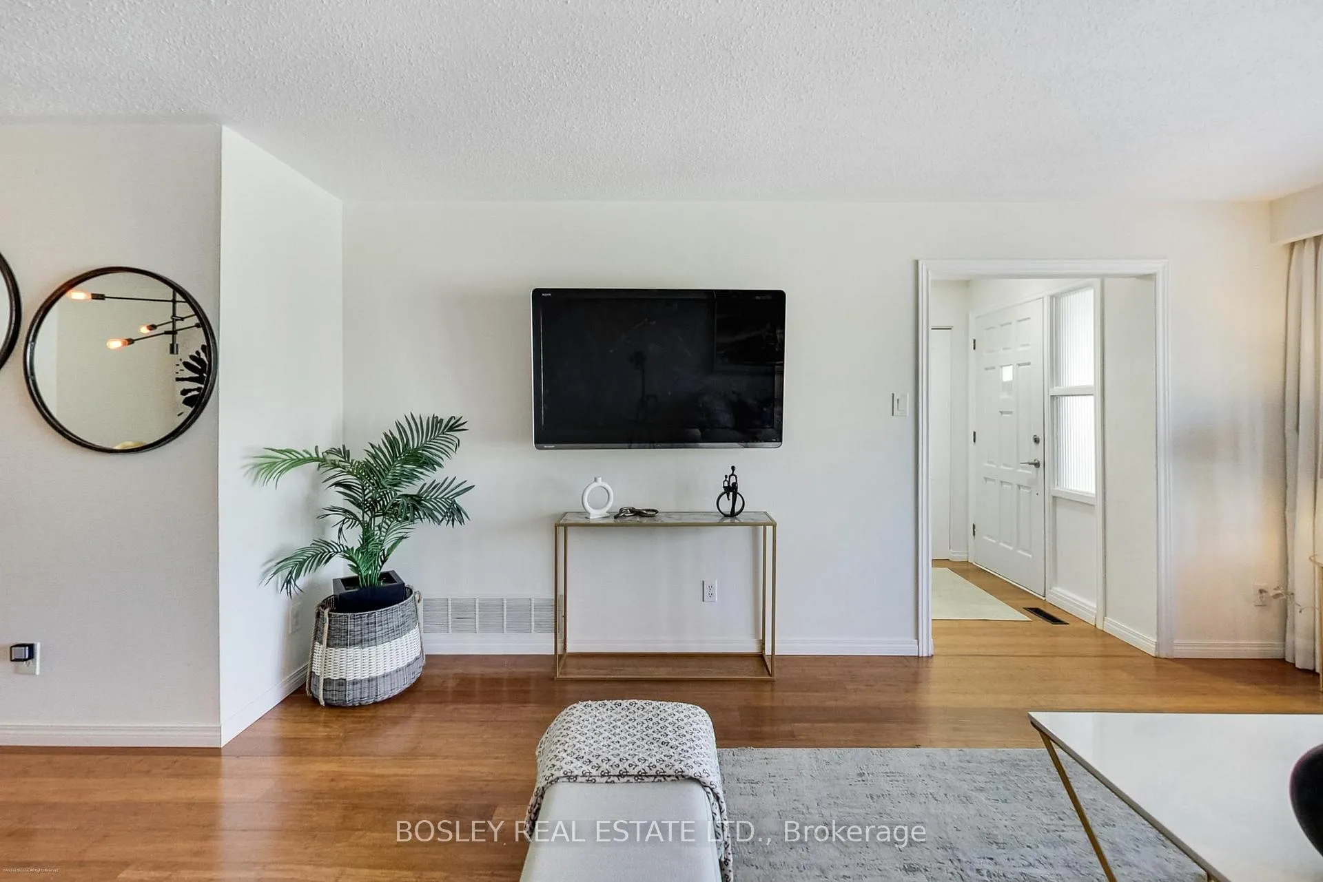 Photo 13 of 801 Eaglemount Crescent, Mississauga, Erindale — HOMEH