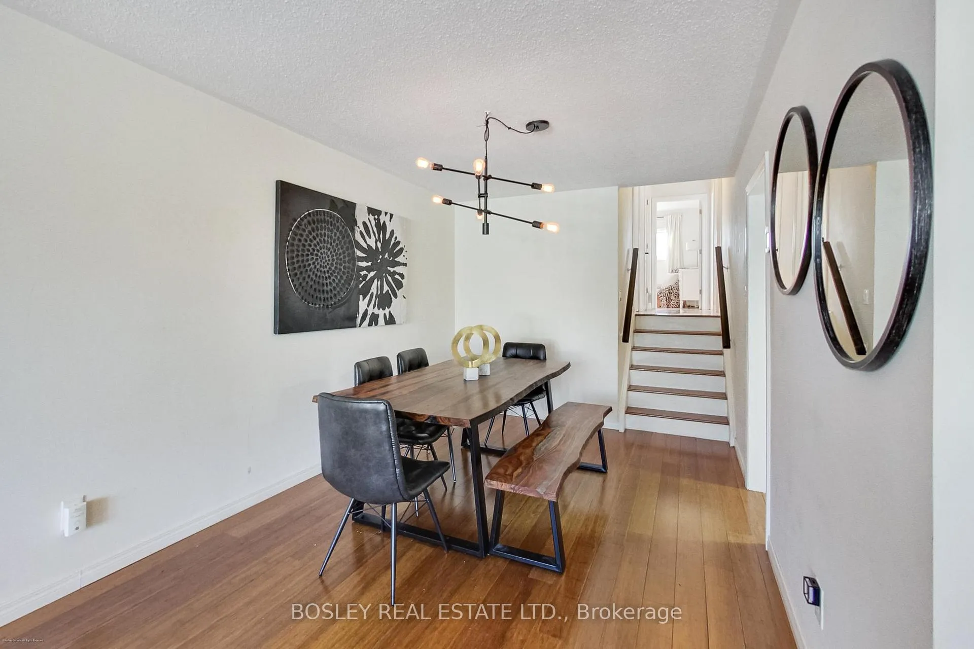 Photo 16 of 801 Eaglemount Crescent, Mississauga, Erindale — HOMEH