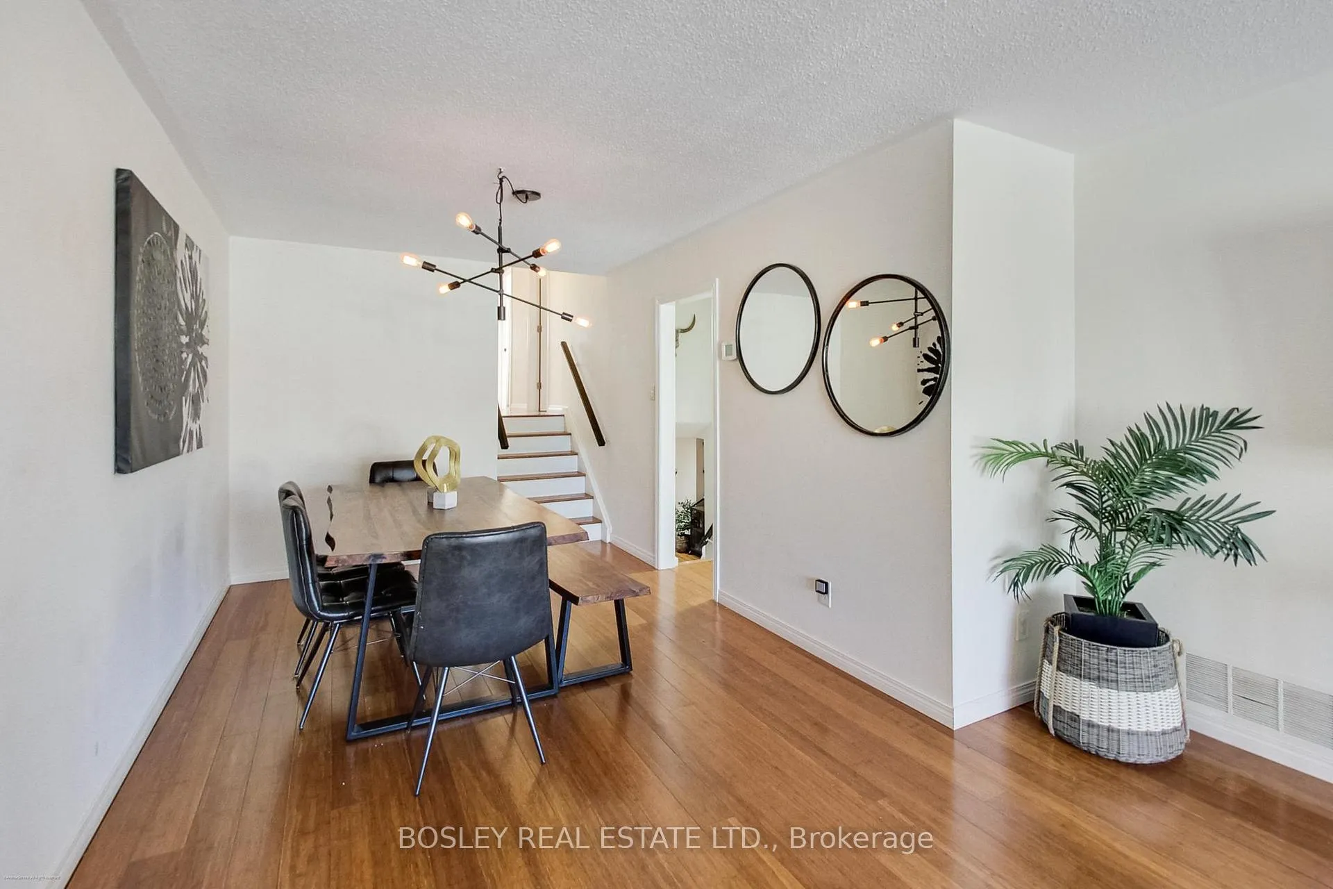Photo 17 of 801 Eaglemount Crescent, Mississauga, Erindale — HOMEH