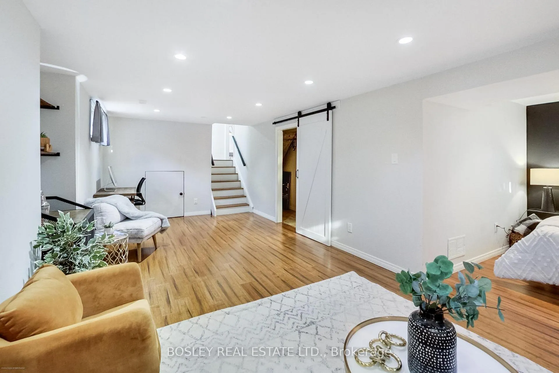 Photo 32 of 801 Eaglemount Crescent, Mississauga, Erindale — HOMEH