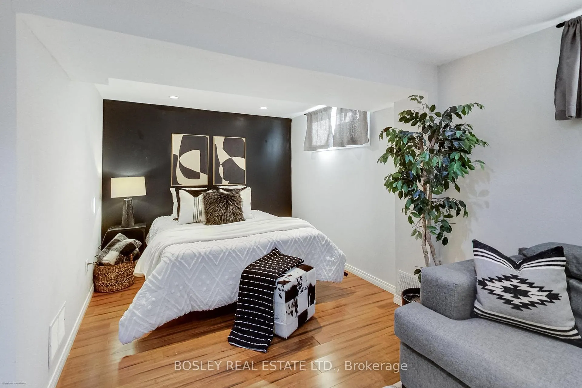 Photo 35 of 801 Eaglemount Crescent, Mississauga, Erindale — HOMEH