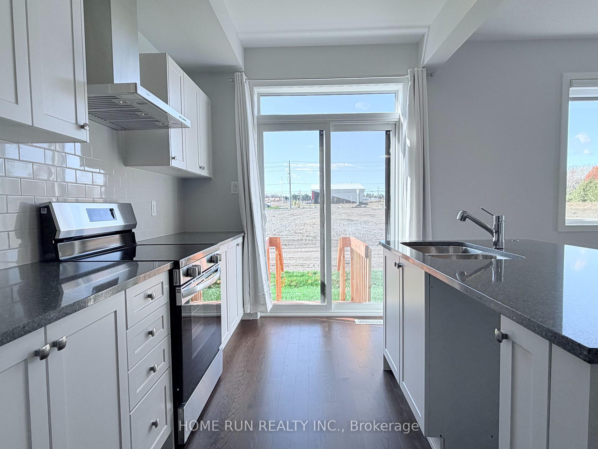 Photo 7 of 109 Tonic Crescent, Ottawa, Kanata - Rural Kanata (Central) — HOMEH