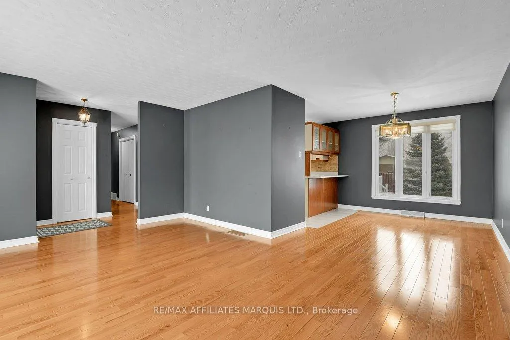 Photo 4 of 784 Iroquois Drive, Cornwall — HOMEH