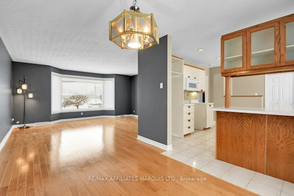 Photo 7 of 784 Iroquois Drive, Cornwall — HOMEH