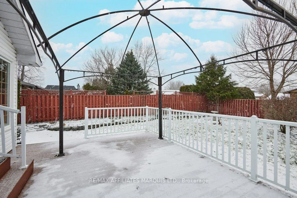 Photo 33 of 784 Iroquois Drive, Cornwall — HOMEH