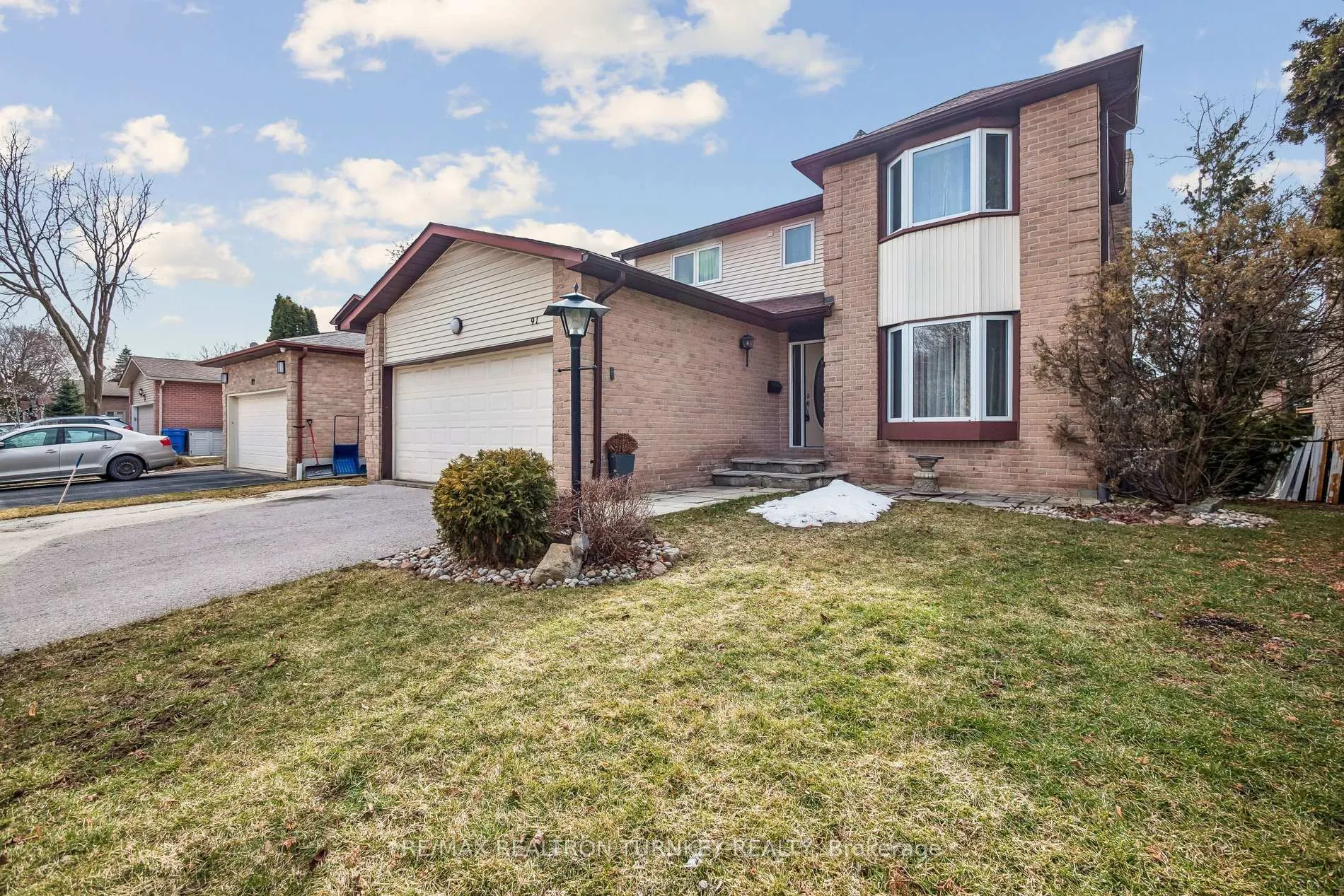Photo 2 of 91 Batson Drive, Aurora, Aurora Village — HOMEH