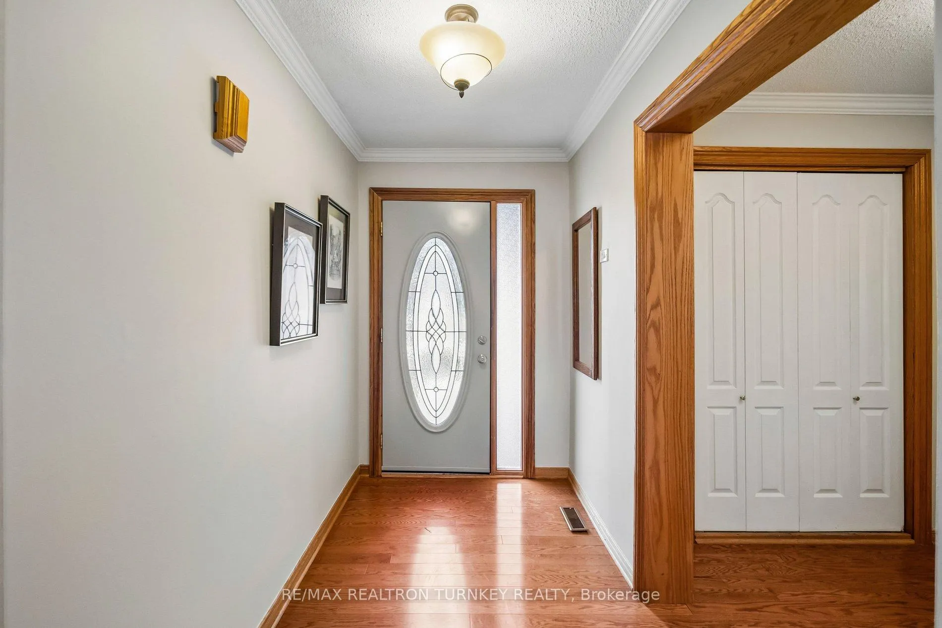 Photo 3 of 91 Batson Drive, Aurora, Aurora Village — HOMEH