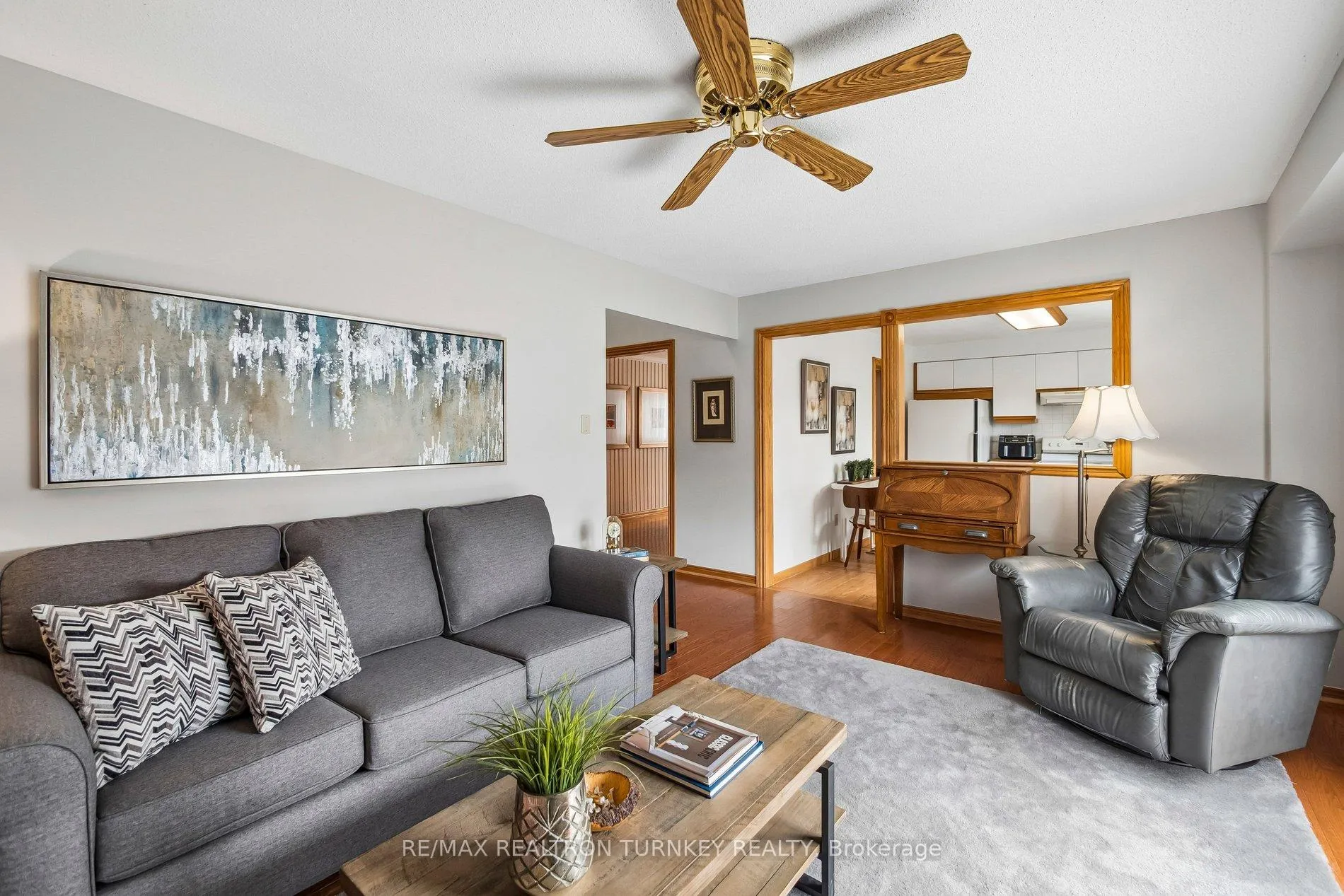Photo 11 of 91 Batson Drive, Aurora, Aurora Village — HOMEH