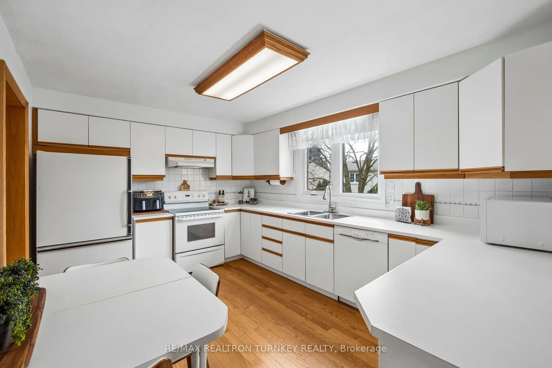 Photo 12 of 91 Batson Drive, Aurora, Aurora Village — HOMEH