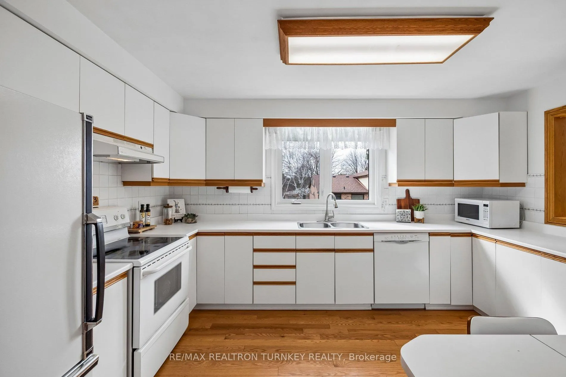 Photo 13 of 91 Batson Drive, Aurora, Aurora Village — HOMEH