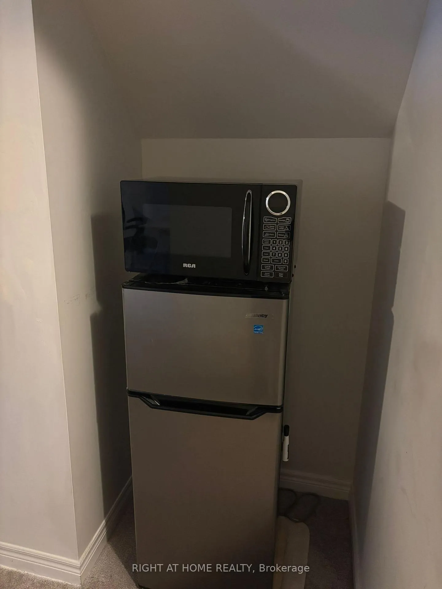 Photo 4 of Unit Basement, 53 Nearco Crescent E, Oshawa, Windfields — HOMEH