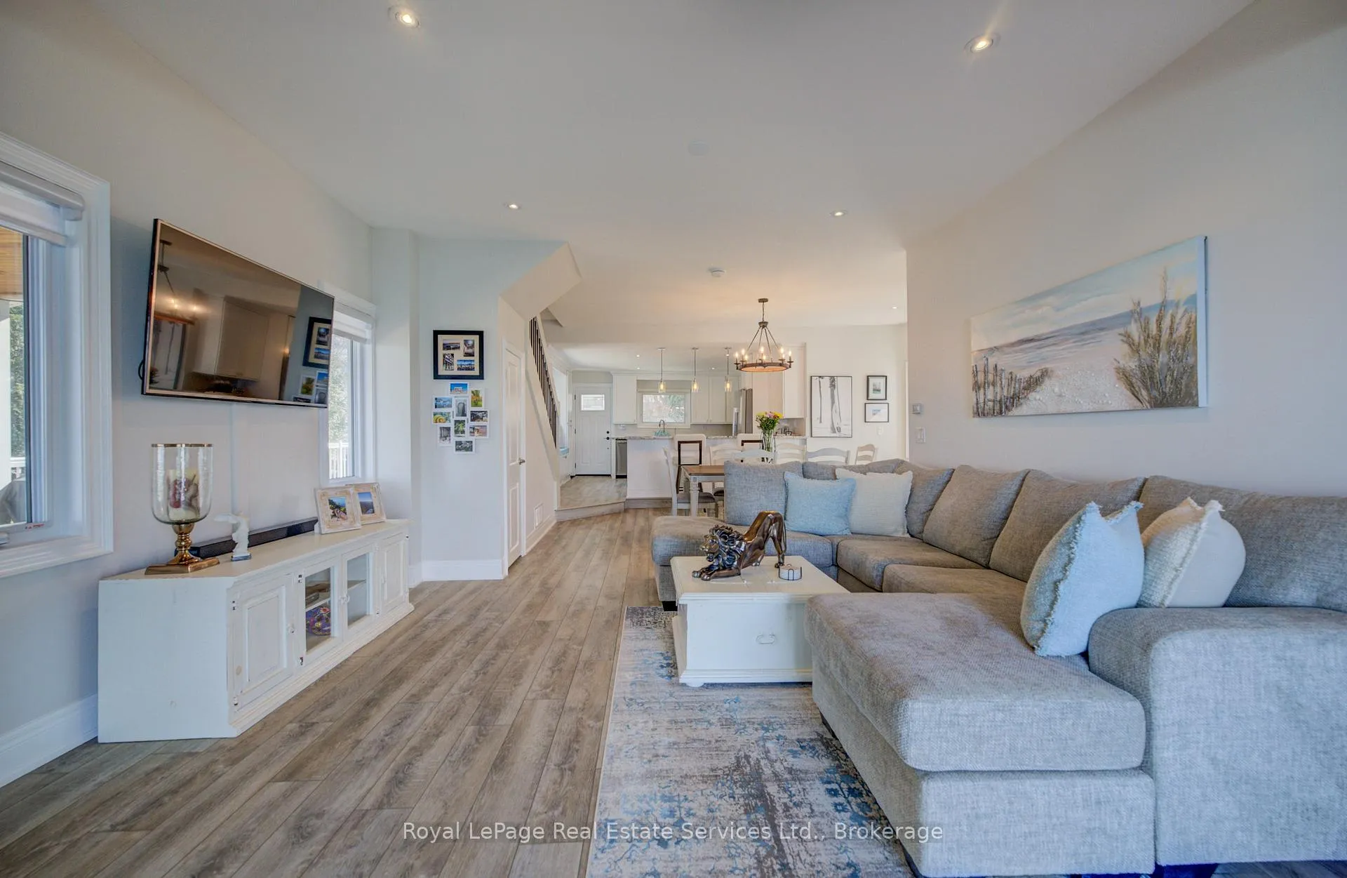 Photo 5 of 1 Tenth Street, Grimsby, Grimsby Beach — HOMEH