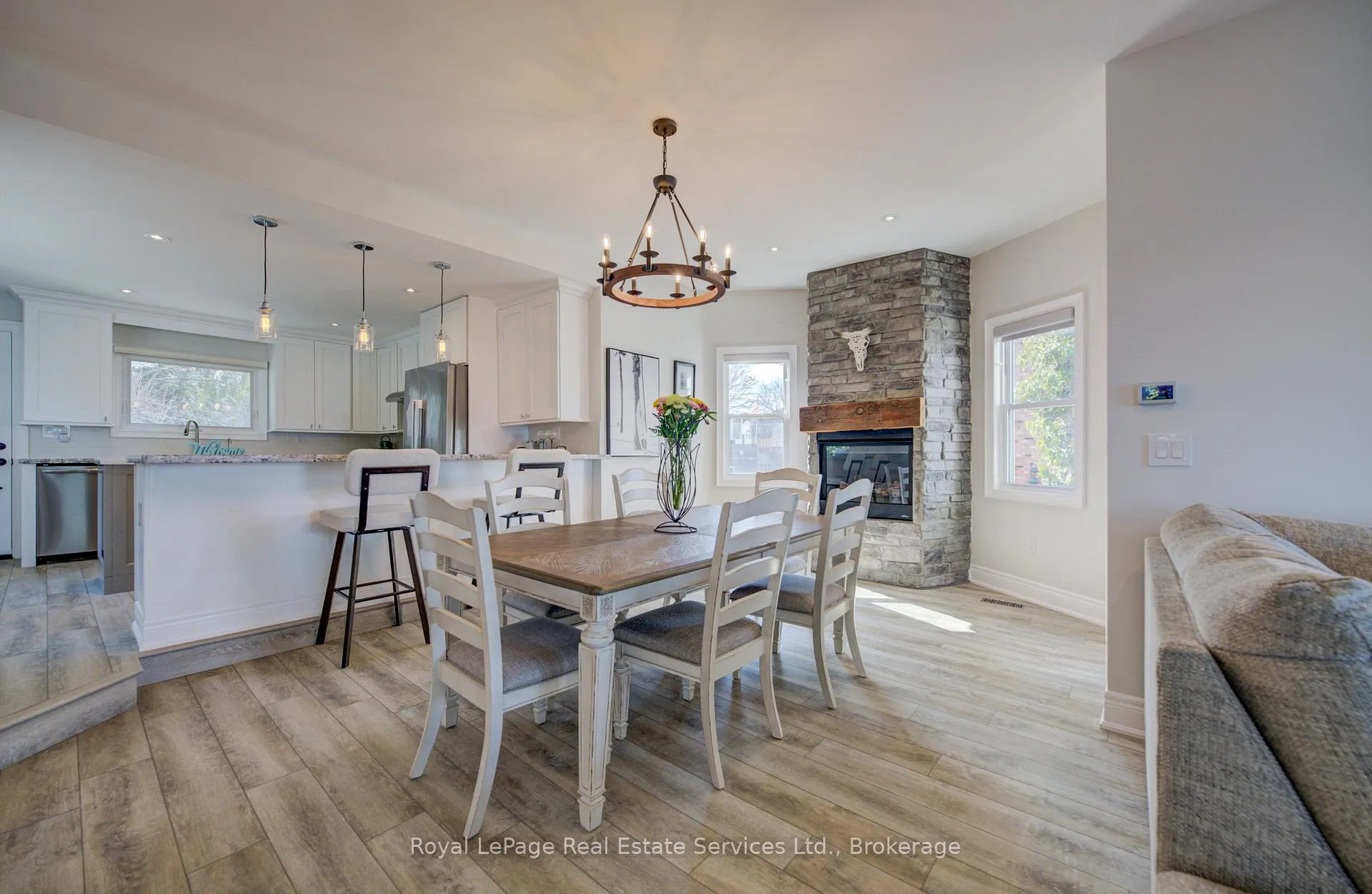 Photo 7 of 1 Tenth Street, Grimsby, Grimsby Beach — HOMEH