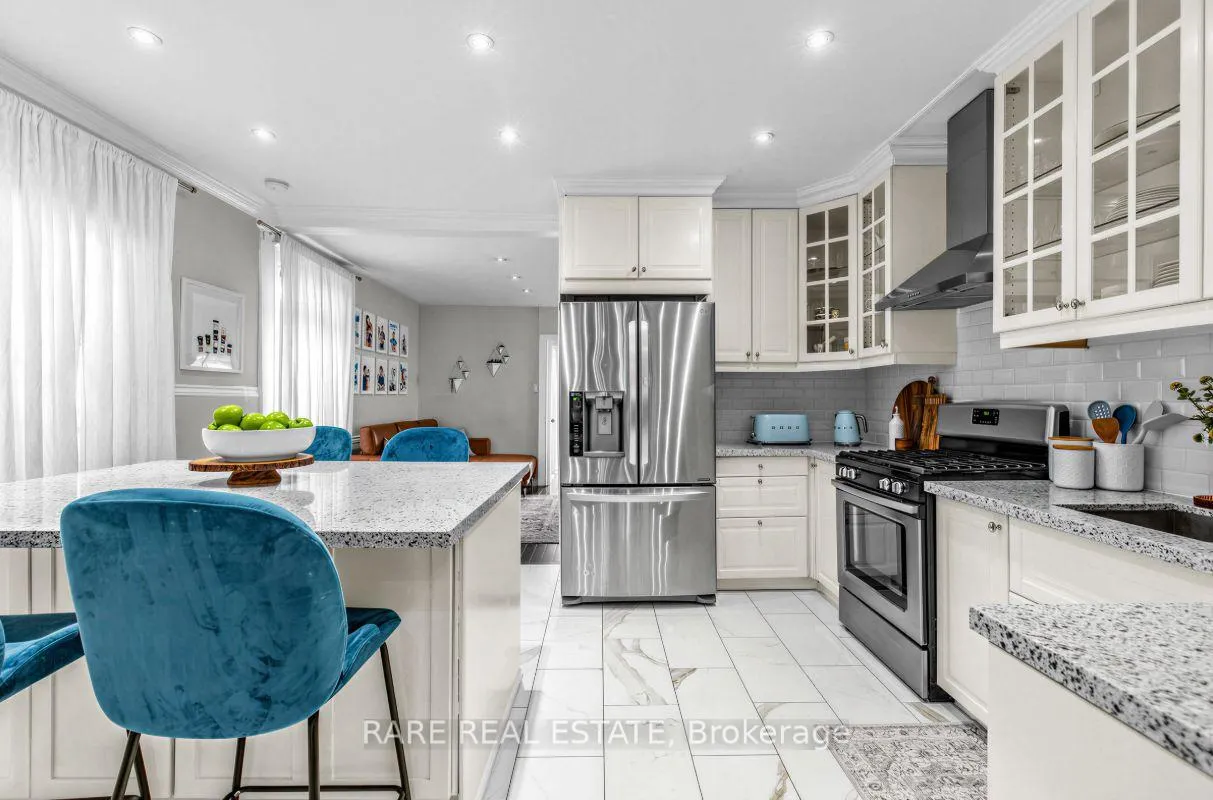 Photo 13 of 18 Earlscourt Avenue, Toronto, Corso Italia-Davenport — HOMEH