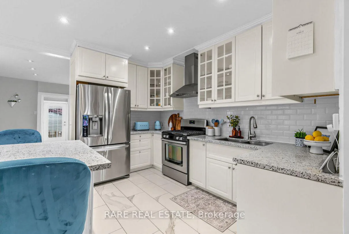 Photo 14 of 18 Earlscourt Avenue, Toronto, Corso Italia-Davenport — HOMEH