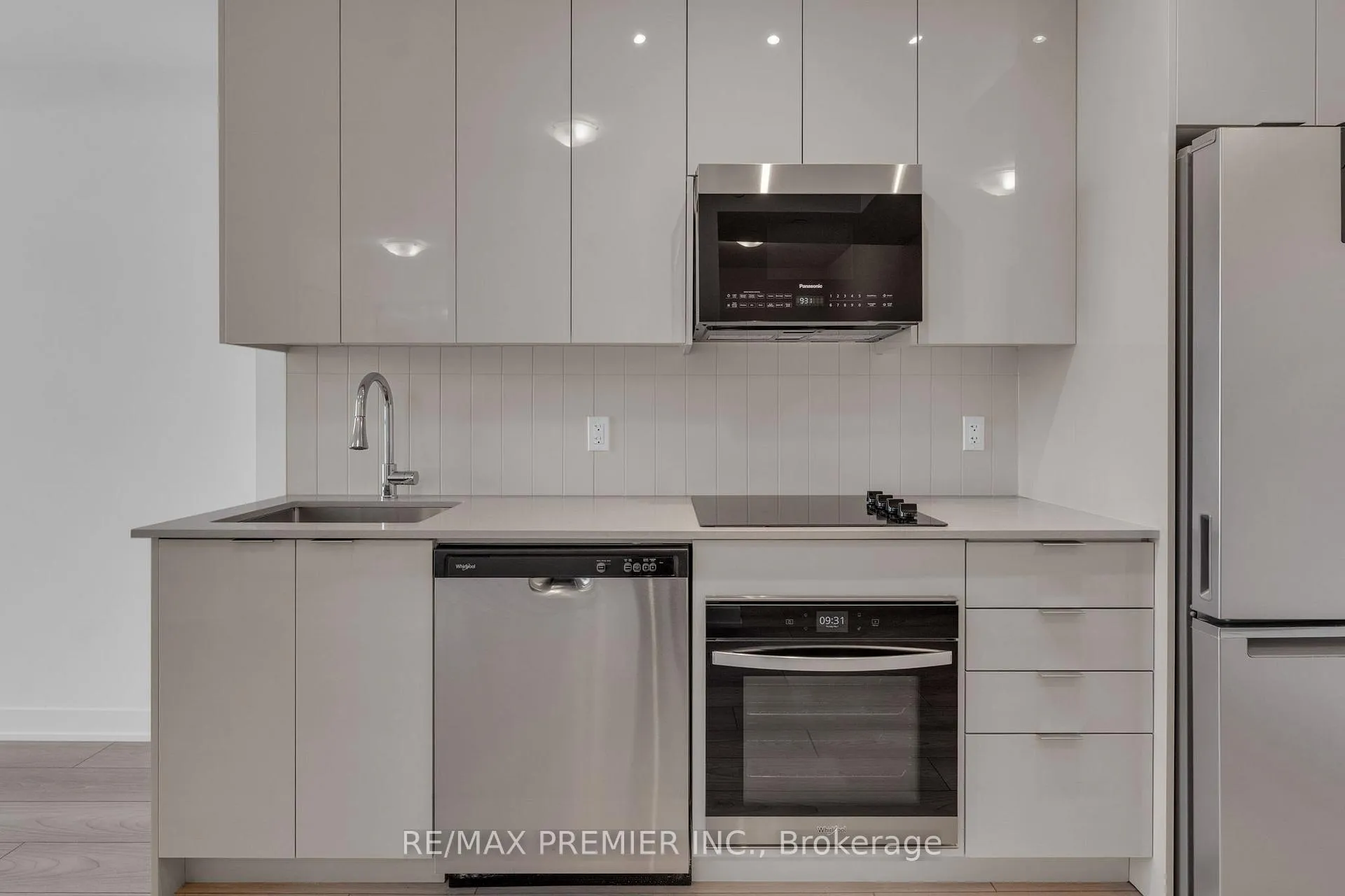 Front of Unit 2326, 498 Caldari Road