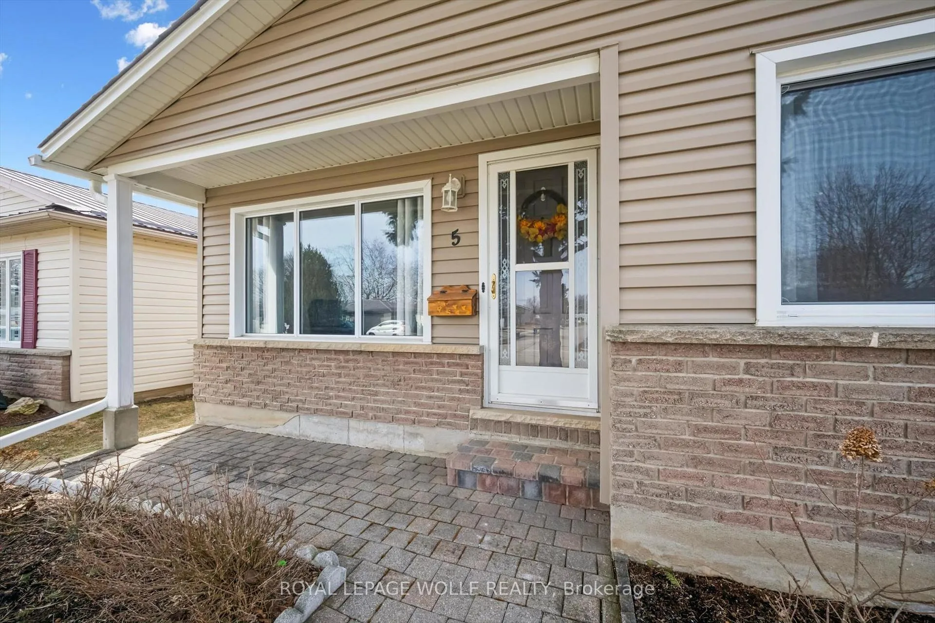 Photo 5 of 5 Aspen Crescent, Waterloo — HOMEH