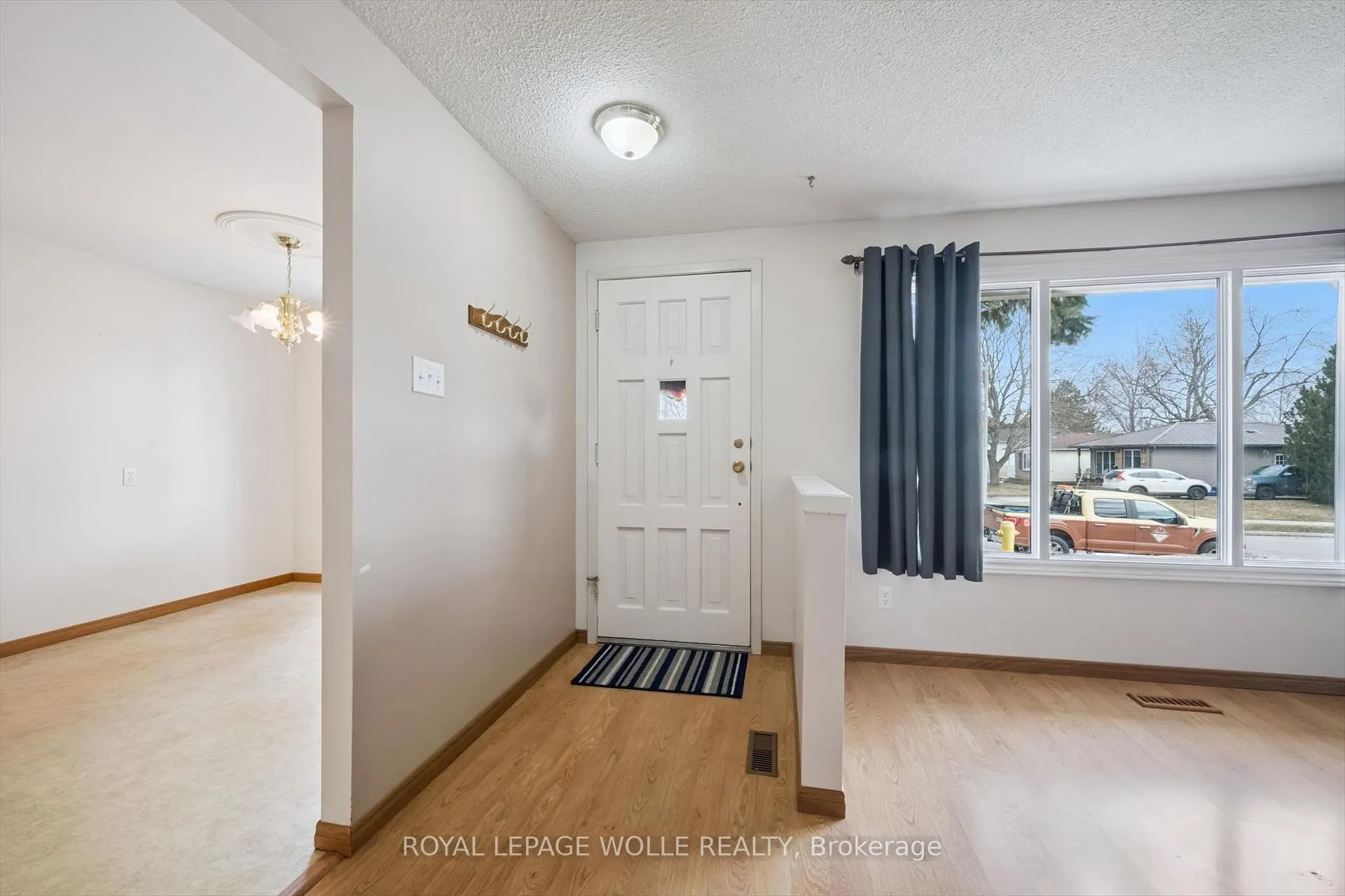 Photo 6 of 5 Aspen Crescent, Waterloo — HOMEH
