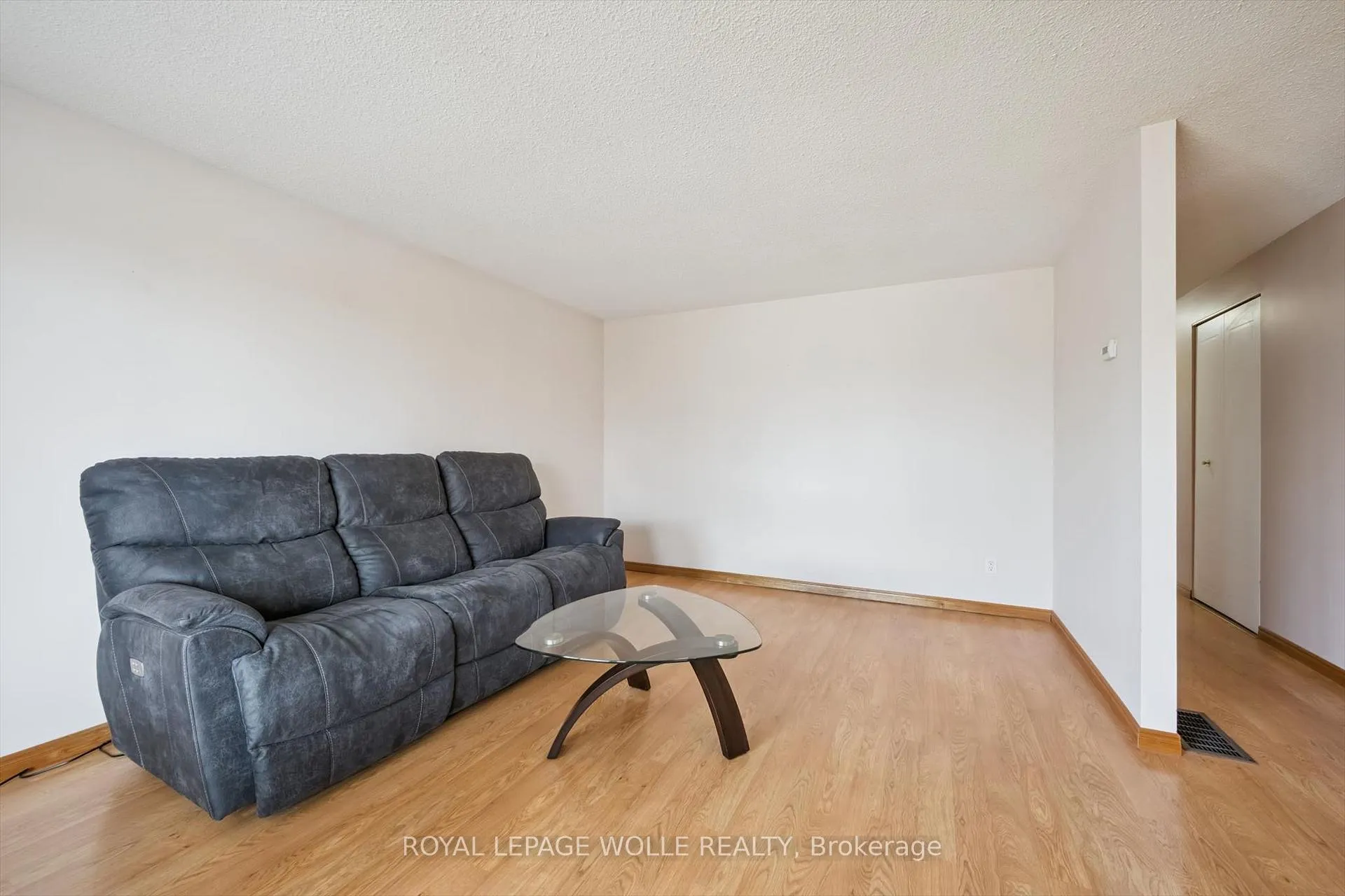 Photo 8 of 5 Aspen Crescent, Waterloo — HOMEH