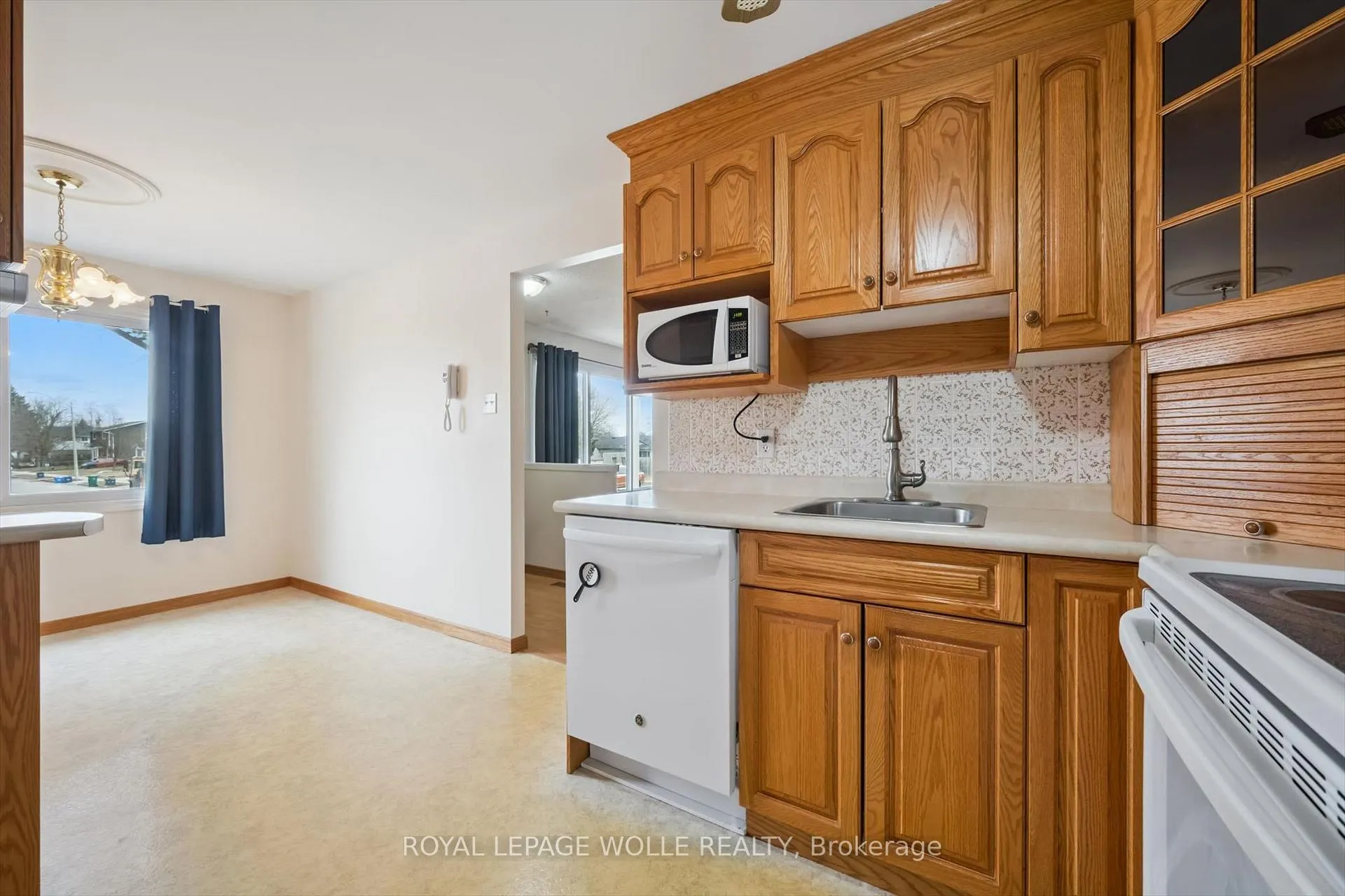 Photo 12 of 5 Aspen Crescent, Waterloo — HOMEH