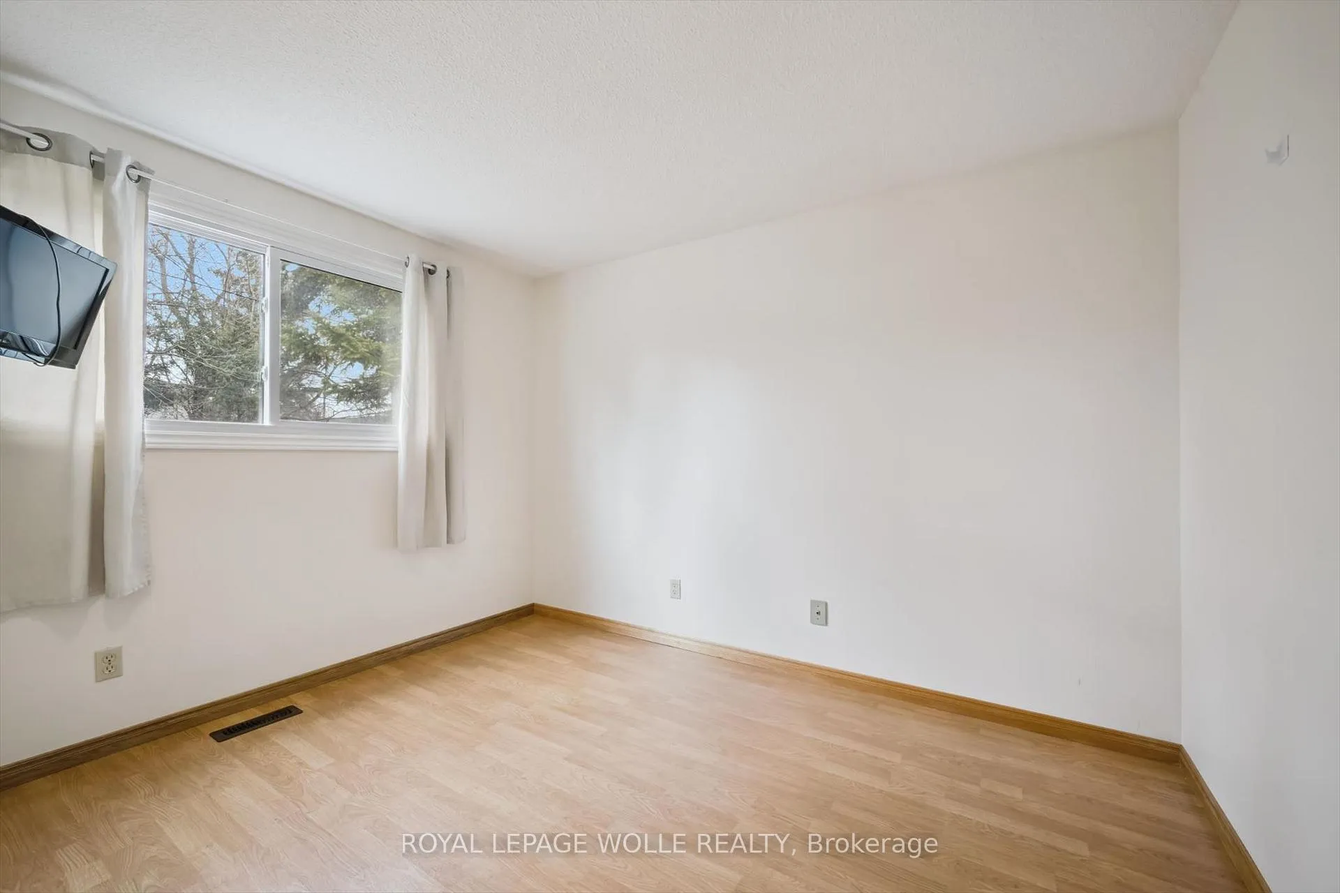 Photo 17 of 5 Aspen Crescent, Waterloo — HOMEH