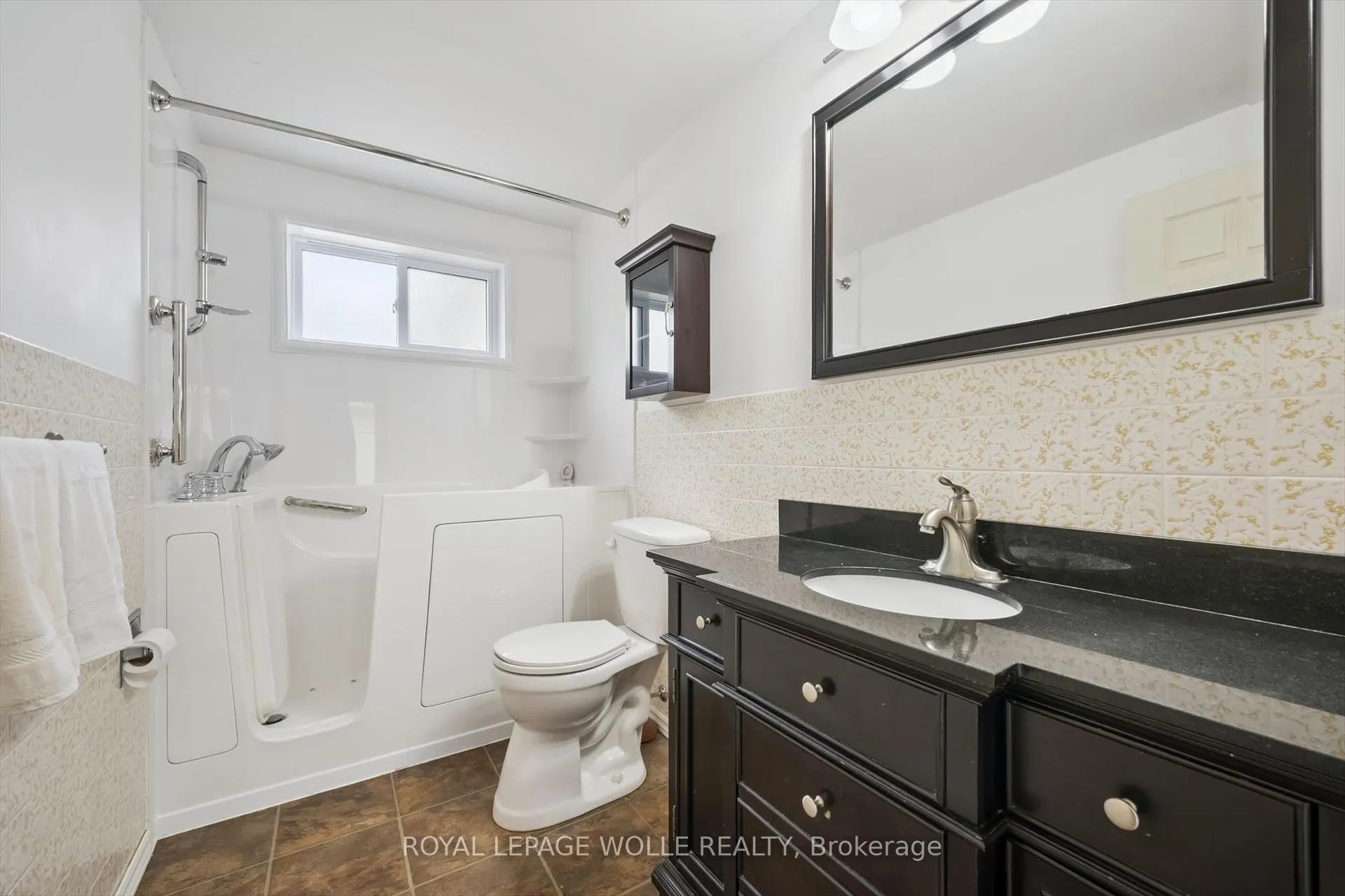 Photo 22 of 5 Aspen Crescent, Waterloo — HOMEH