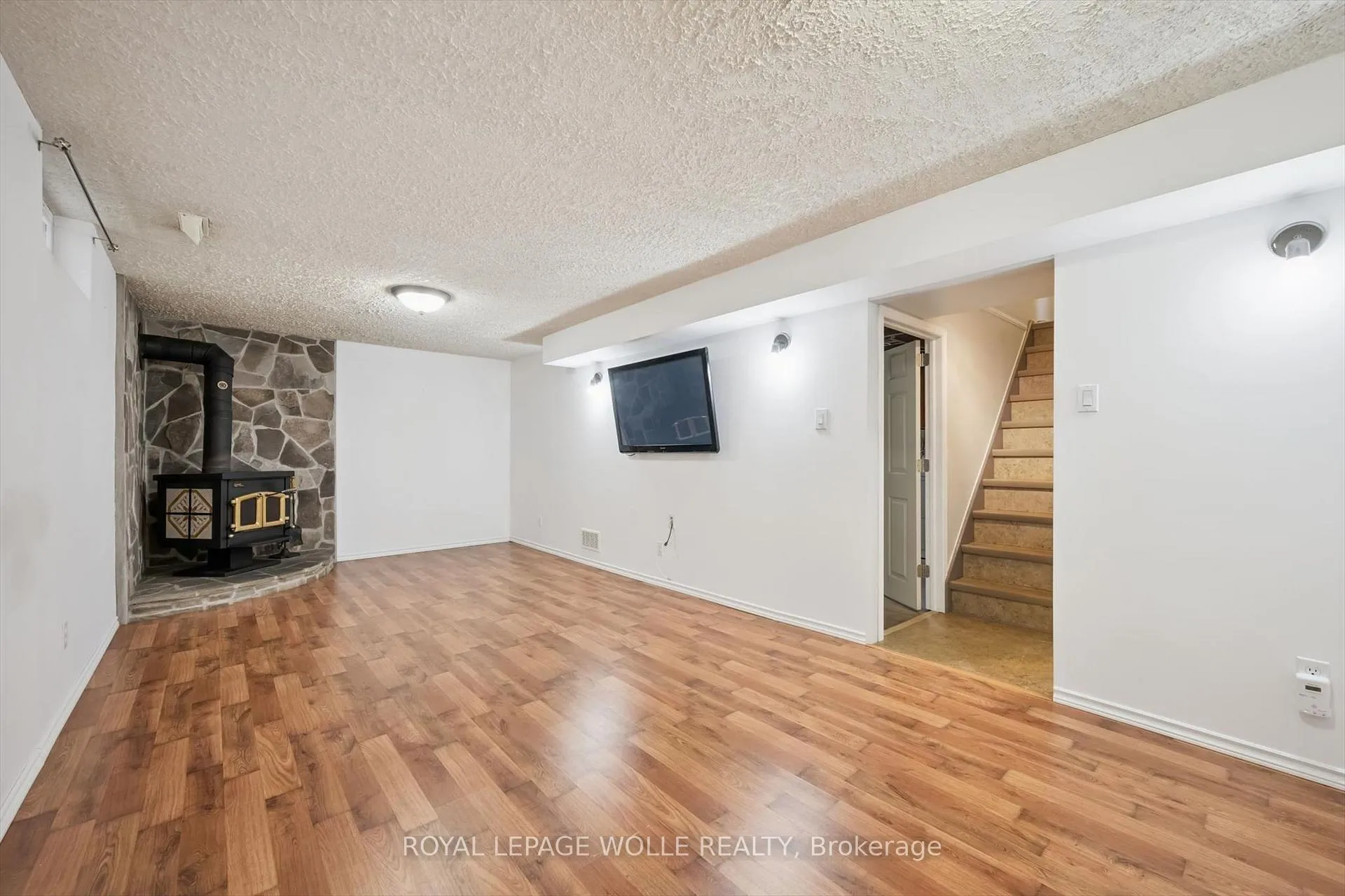Photo 24 of 5 Aspen Crescent, Waterloo — HOMEH