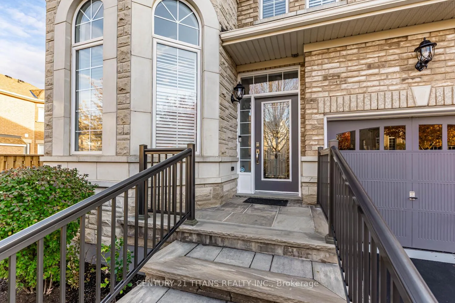 Photo 2 of 3 Condarcuri Crescent, Markham, Box Grove — HOMEH