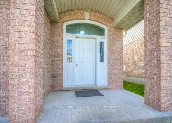 Photo 3 of 504 Wood Nettle Way, Waterloo, Erbsville/Laurelwood — HOMEH