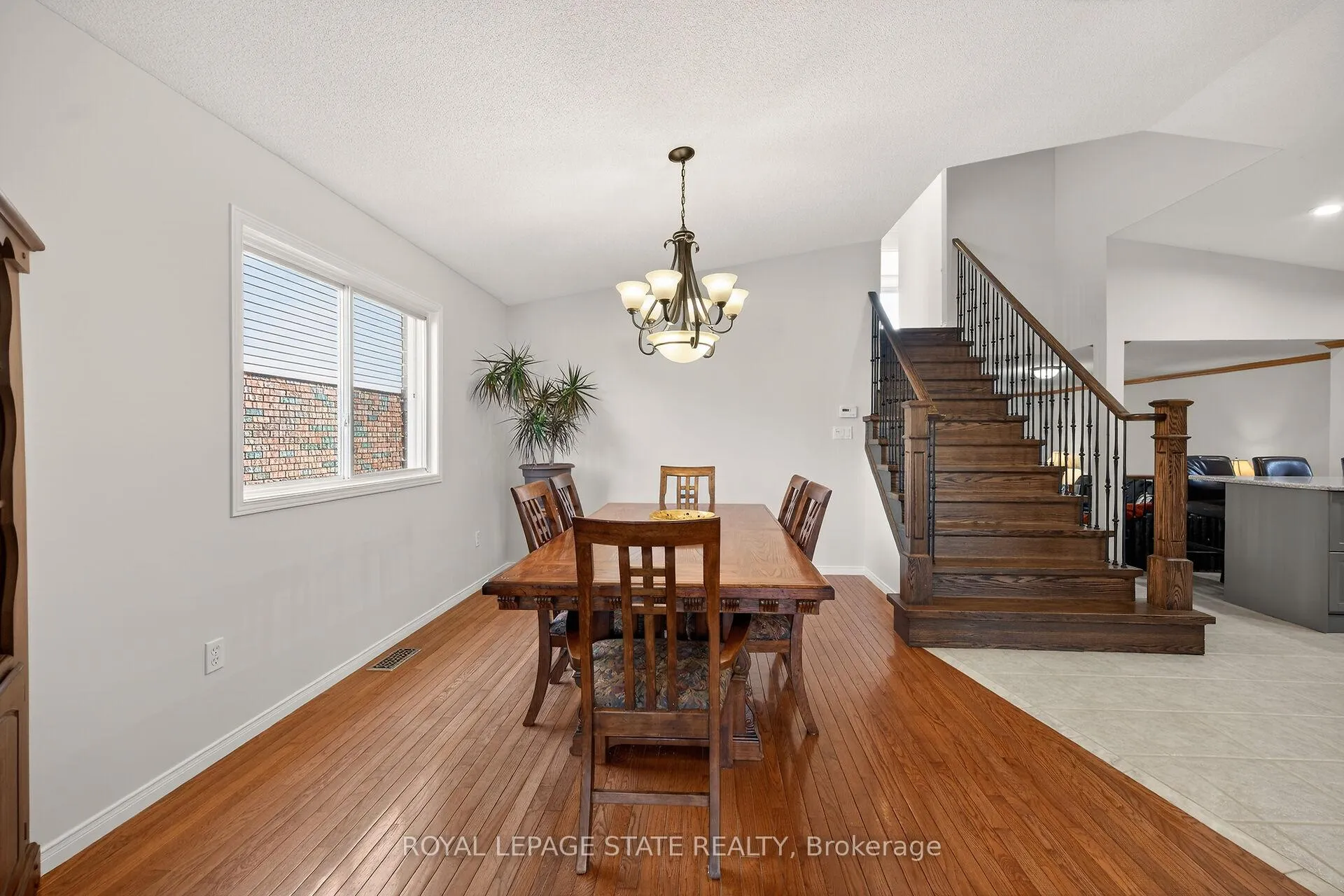 Photo 10 of 110 Jacqueline Boulevard, Hamilton, Allison — HOMEH
