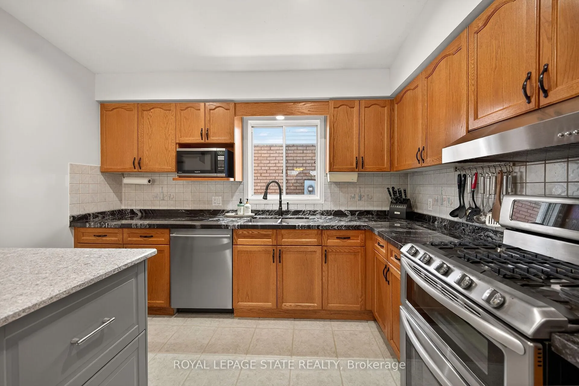 Photo 16 of 110 Jacqueline Boulevard, Hamilton, Allison — HOMEH