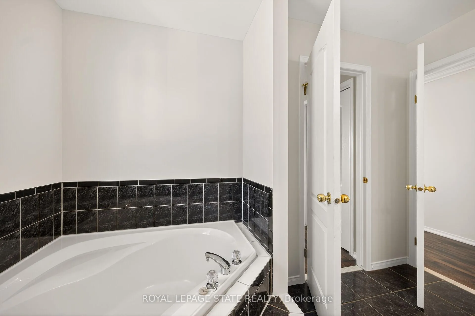 Photo 24 of 110 Jacqueline Boulevard, Hamilton, Allison — HOMEH