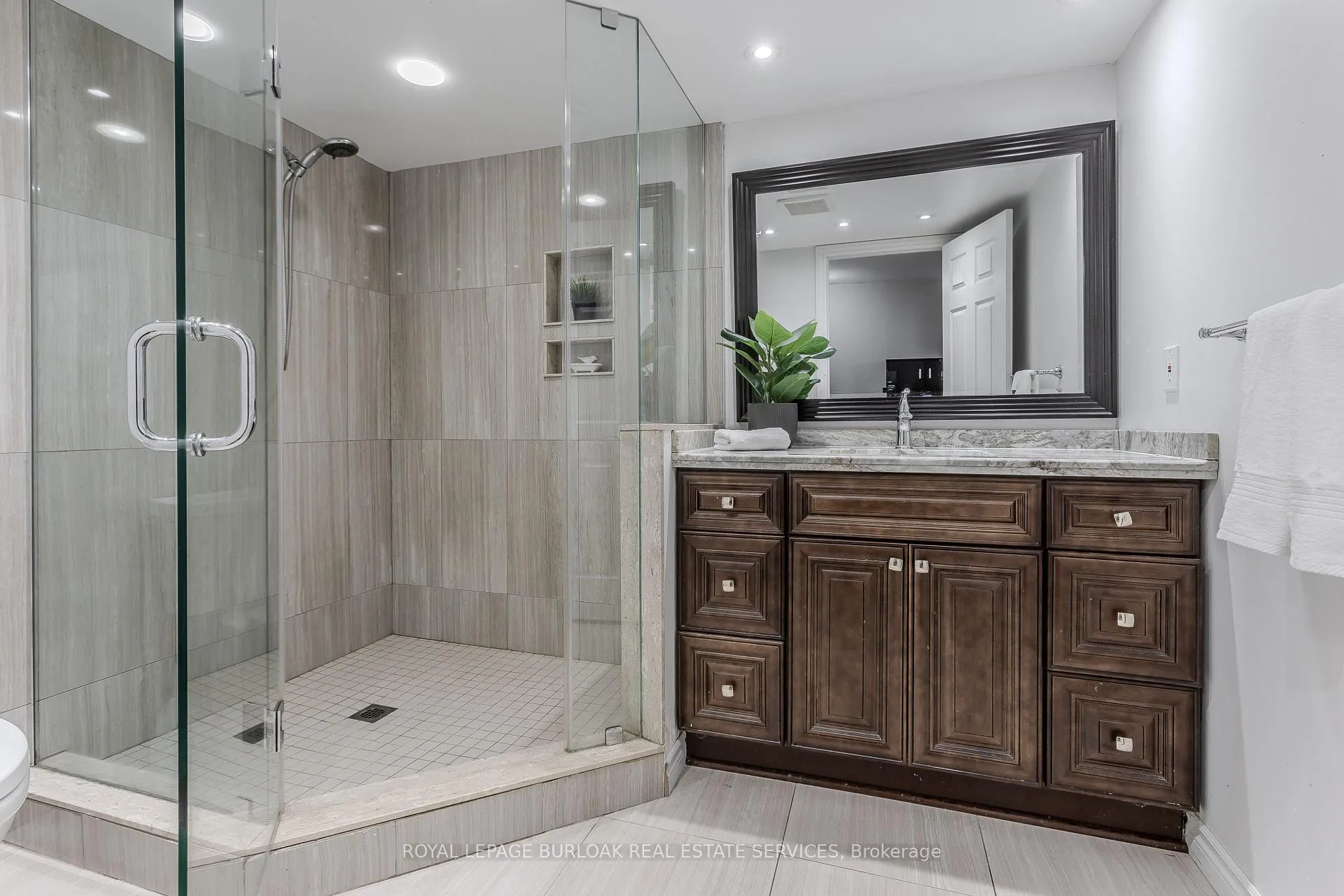 Photo 24 of 4375 Hall Road, Hamilton, Rural Glanbrook — HOMEH