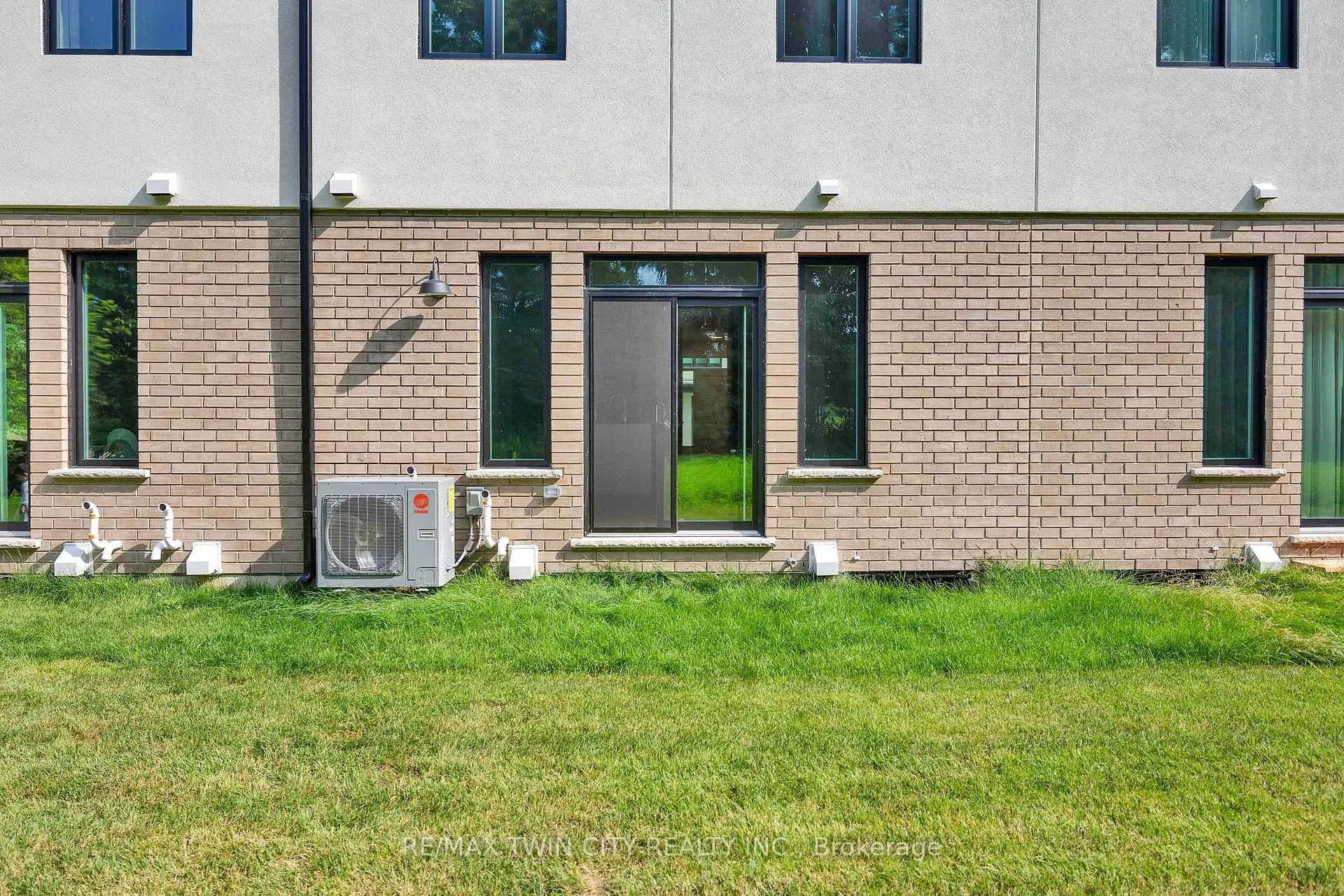 Photo 14 of Unit 67, 143 Elgin Street N, Cambridge — HOMEH