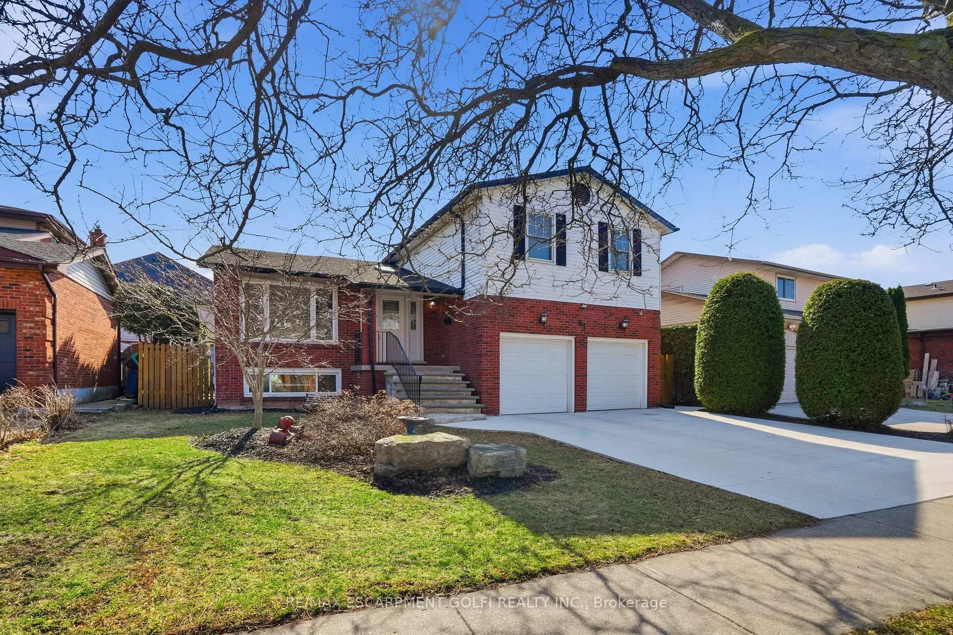 Photo 3 of 61 Seaton Place Drive, Hamilton, Stoney Creek — HOMEH