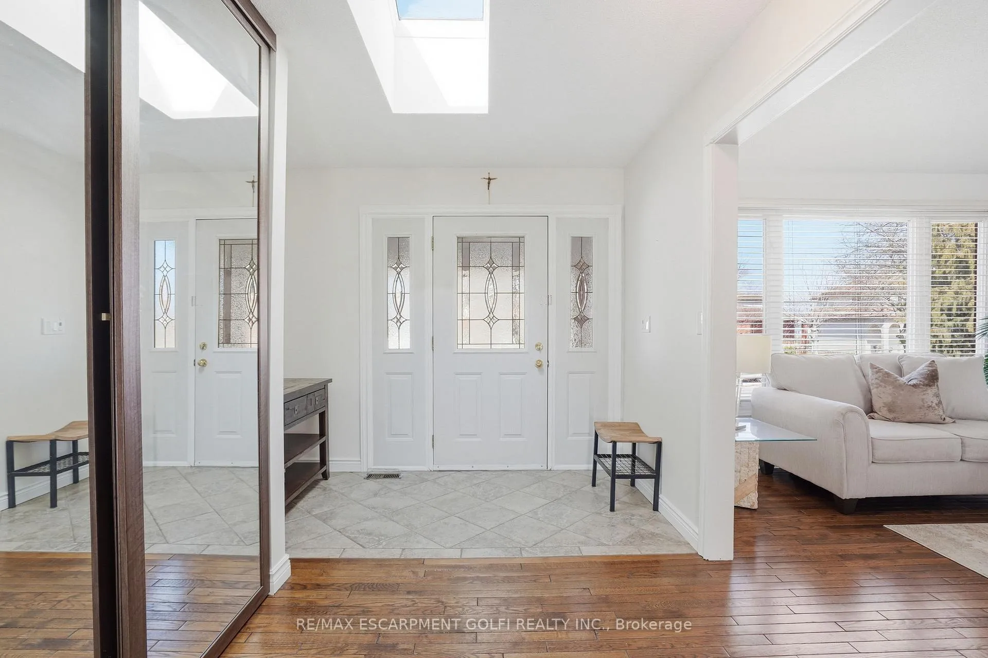 Photo 4 of 61 Seaton Place Drive, Hamilton, Stoney Creek — HOMEH