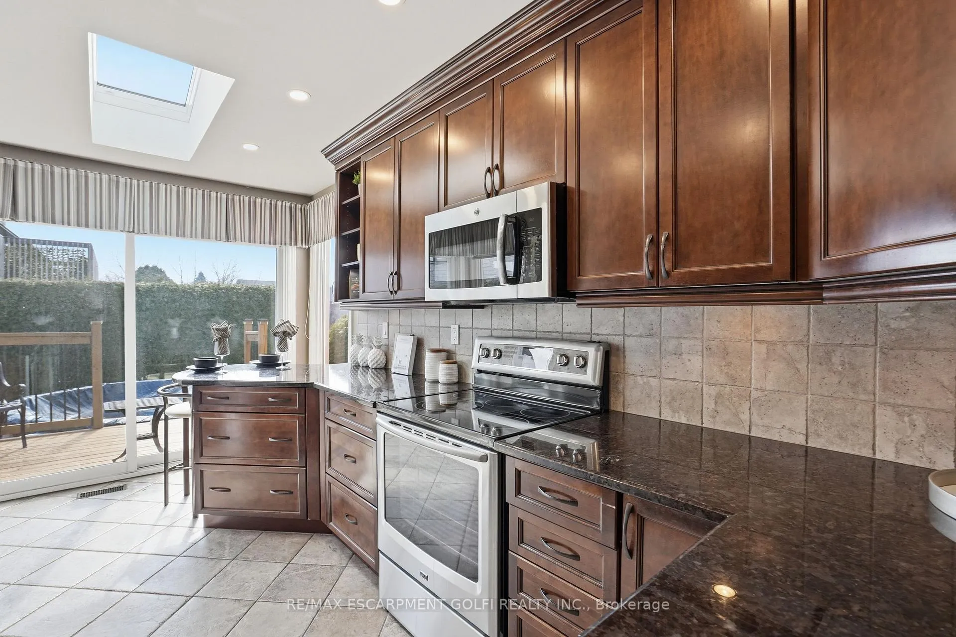 Photo 11 of 61 Seaton Place Drive, Hamilton, Stoney Creek — HOMEH