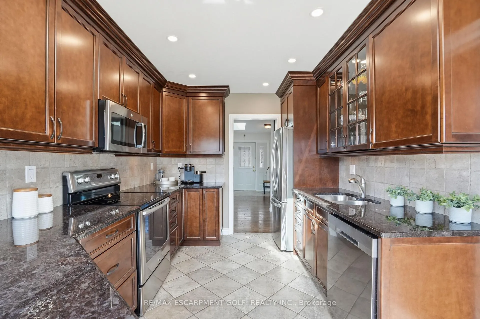 Photo 12 of 61 Seaton Place Drive, Hamilton, Stoney Creek — HOMEH