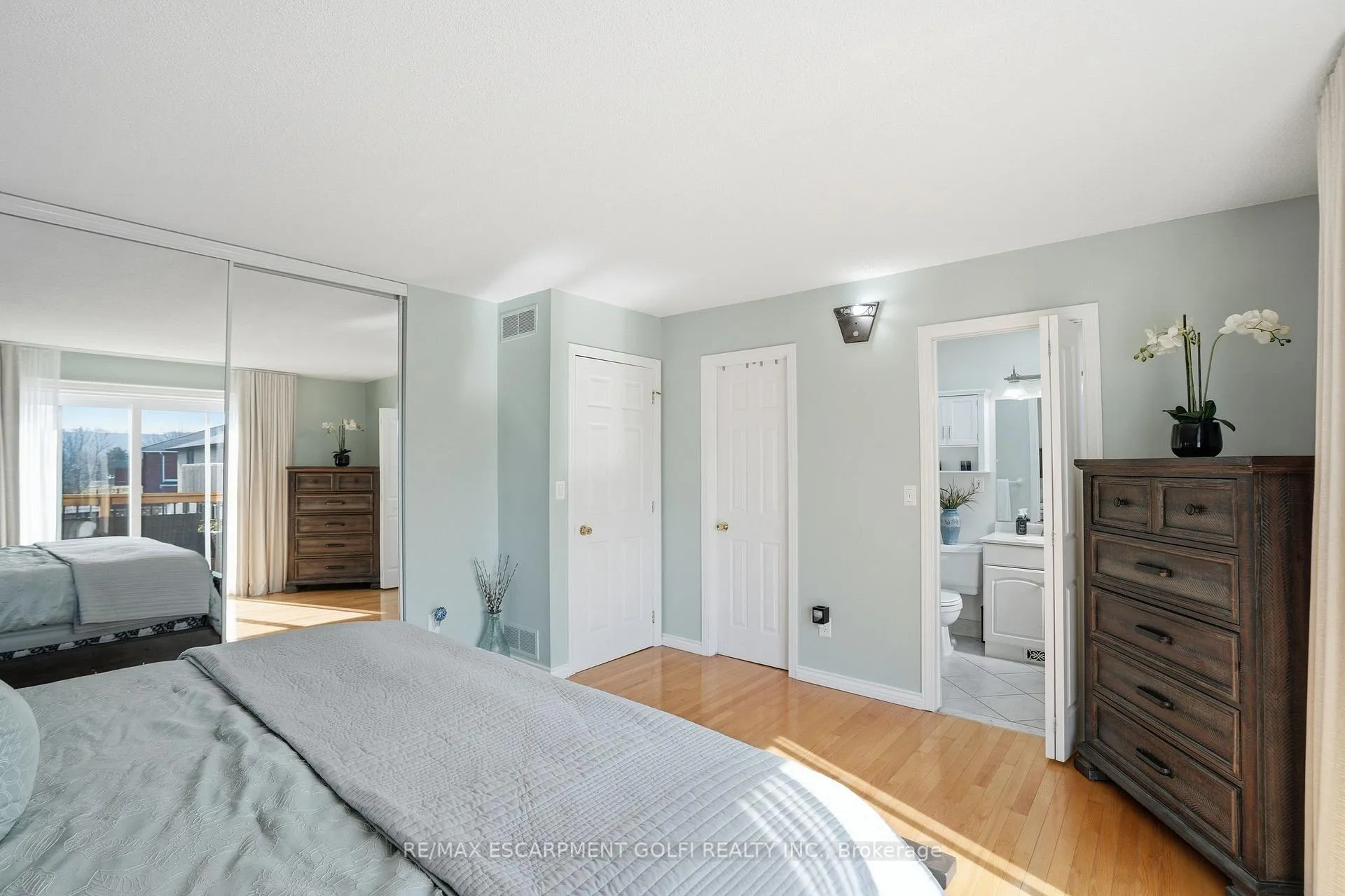 Photo 15 of 61 Seaton Place Drive, Hamilton, Stoney Creek — HOMEH