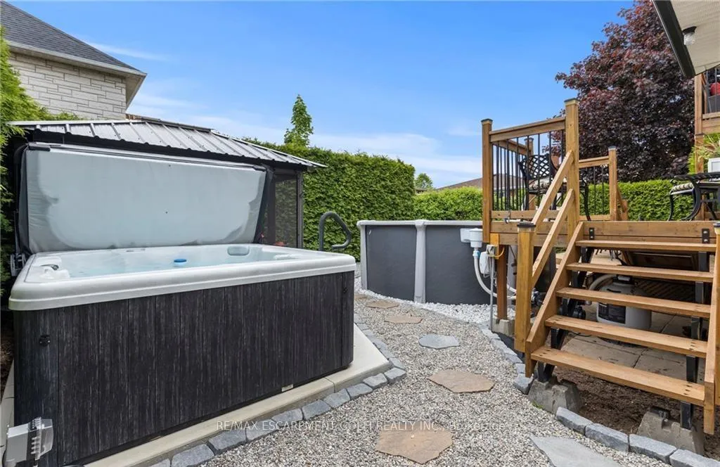 Photo 37 of 61 Seaton Place Drive, Hamilton, Stoney Creek — HOMEH
