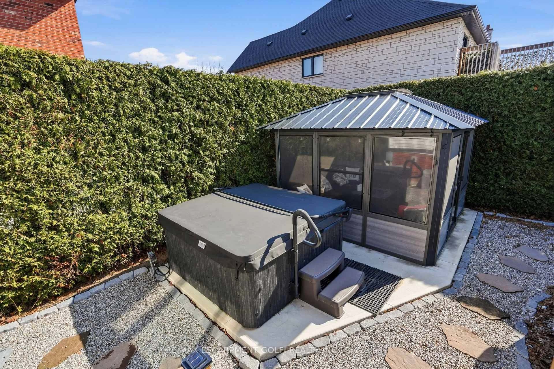 Photo 38 of 61 Seaton Place Drive, Hamilton, Stoney Creek — HOMEH