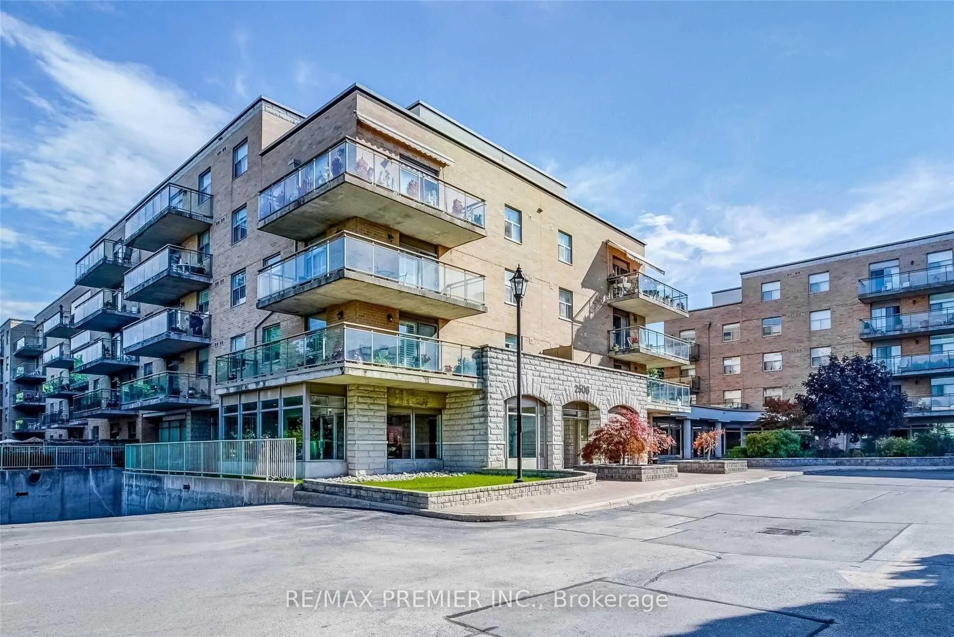 Photo 2 of Unit 102, 2506 Rutherford Road, Vaughan, Maple — HOMEH