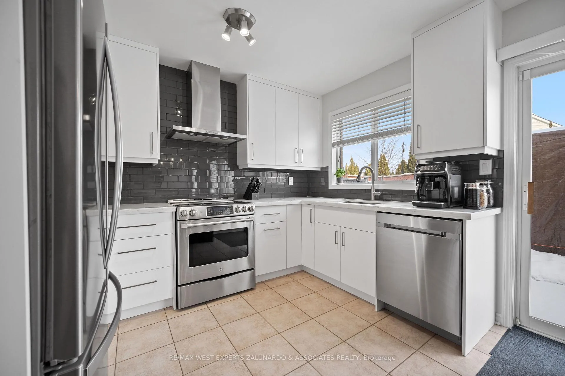 Photo 18 of 463 Trudeau Drive, Milton, Clarke — HOMEH