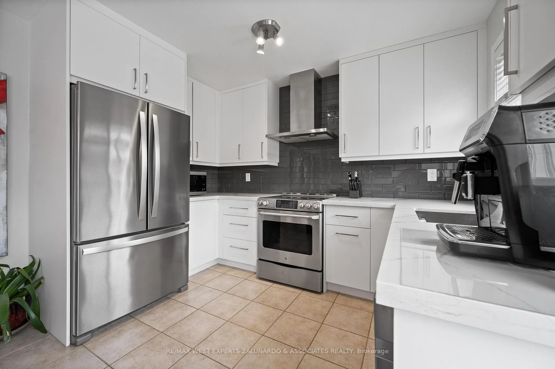 Photo 19 of 463 Trudeau Drive, Milton, Clarke — HOMEH