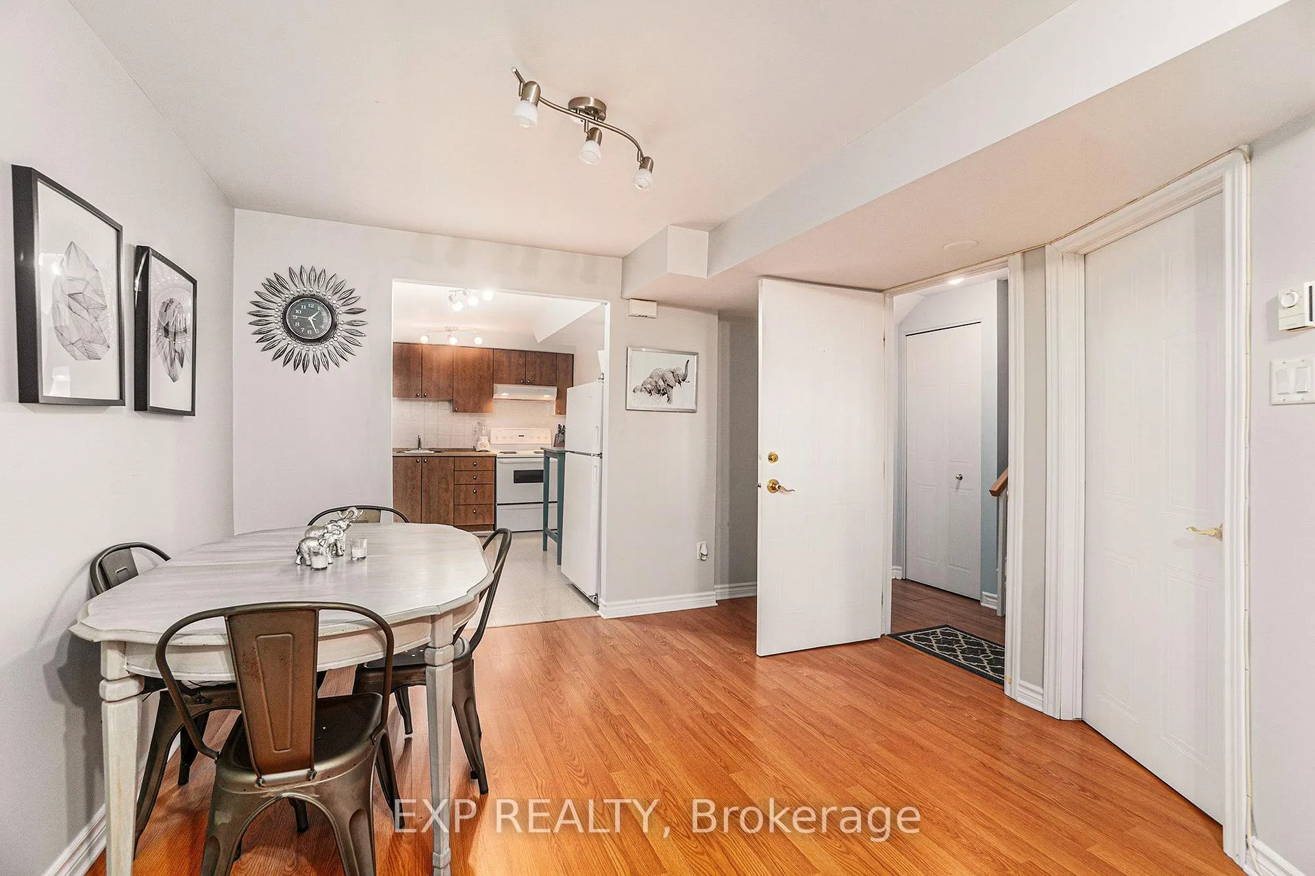 Photo 4 of Unit B, 640 Morin Street, Ottawa, Castle Heights — HOMEH